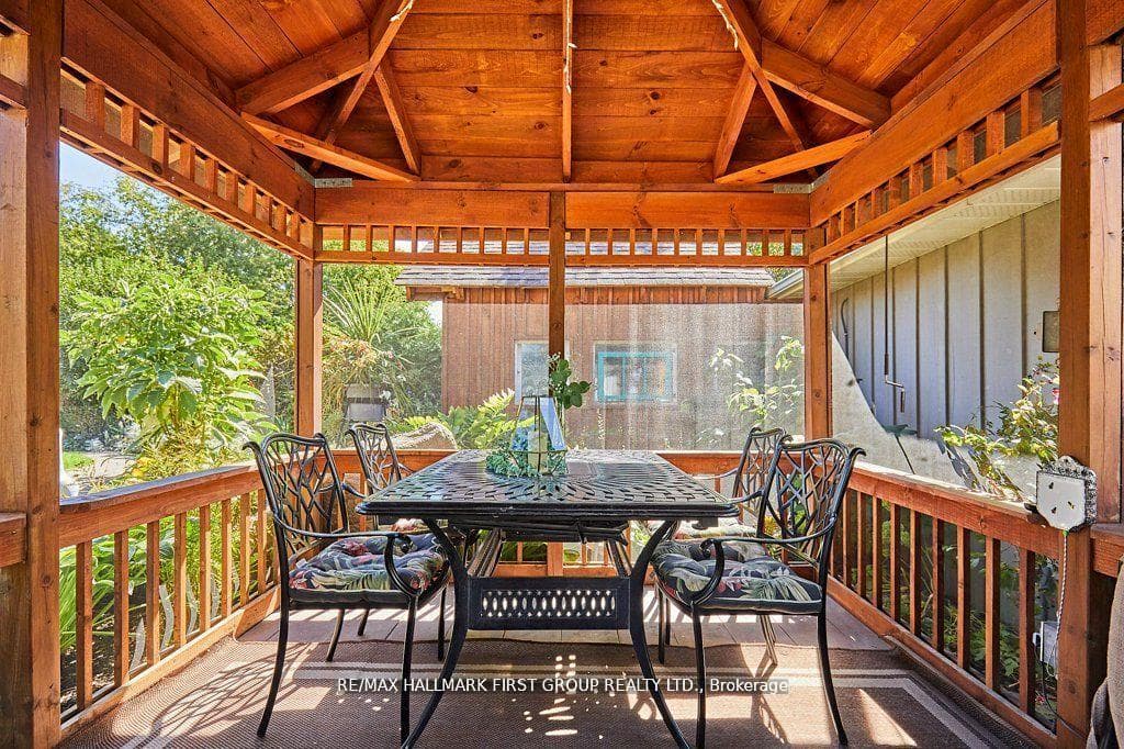 1733 Dufferin Street photo 30