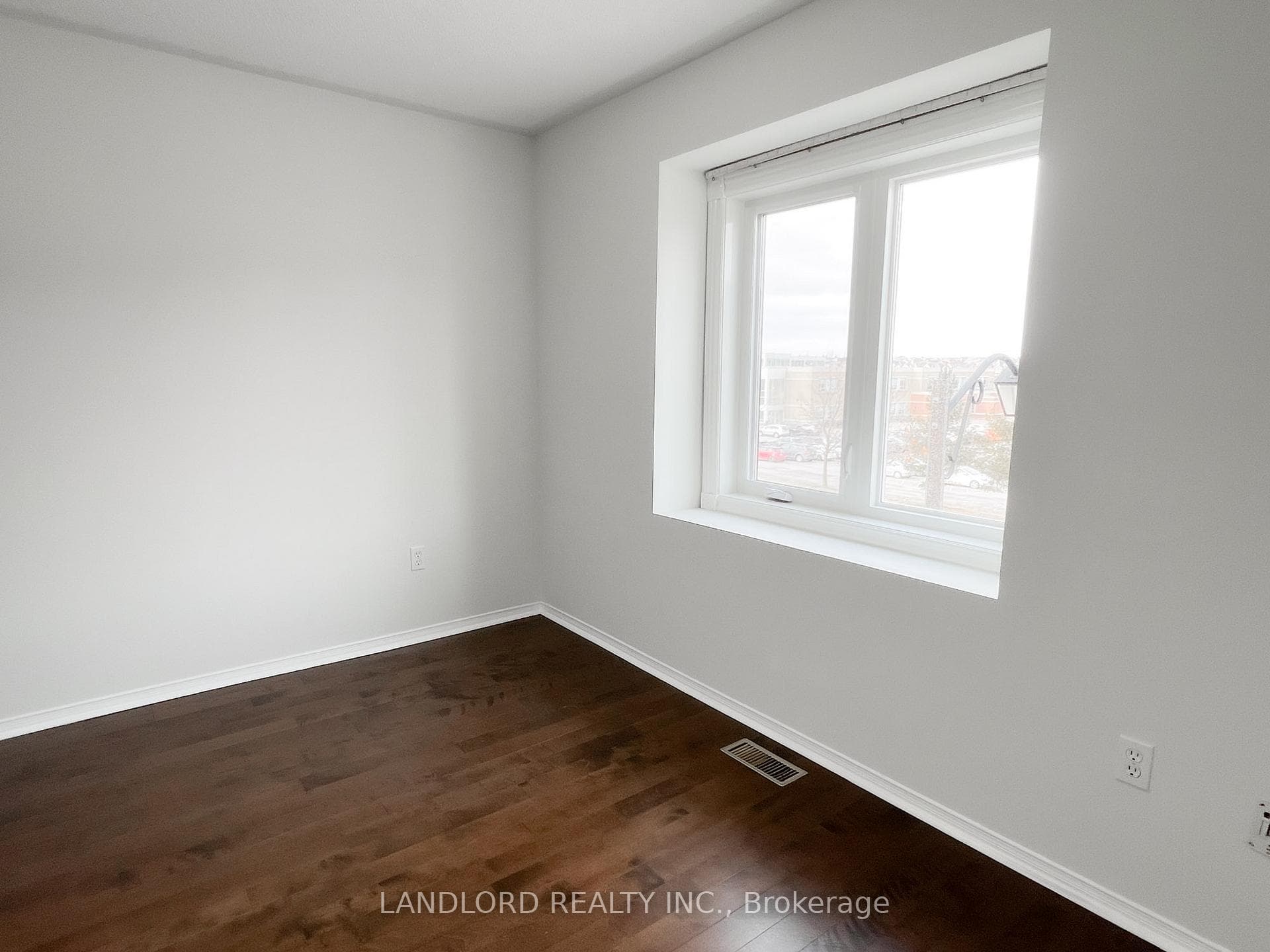 129 Bur Oak Avenue photo 21