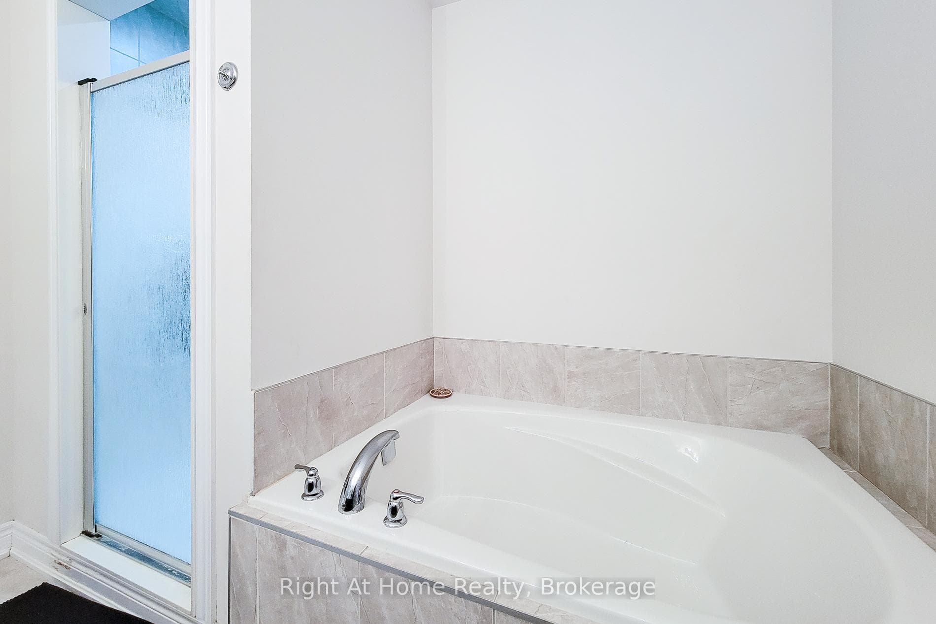 Extender soaker tub