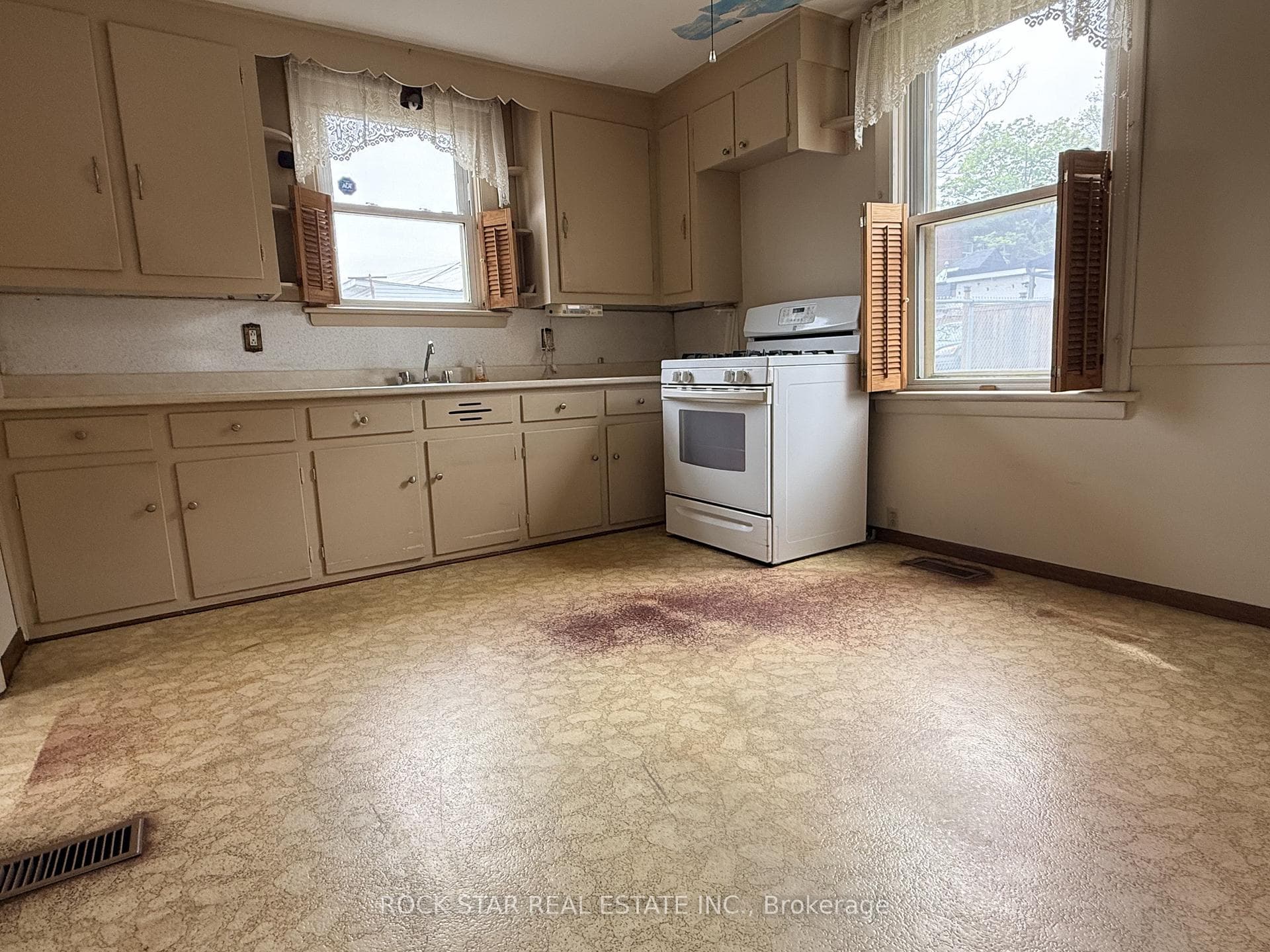 358 Barton Street photo 16