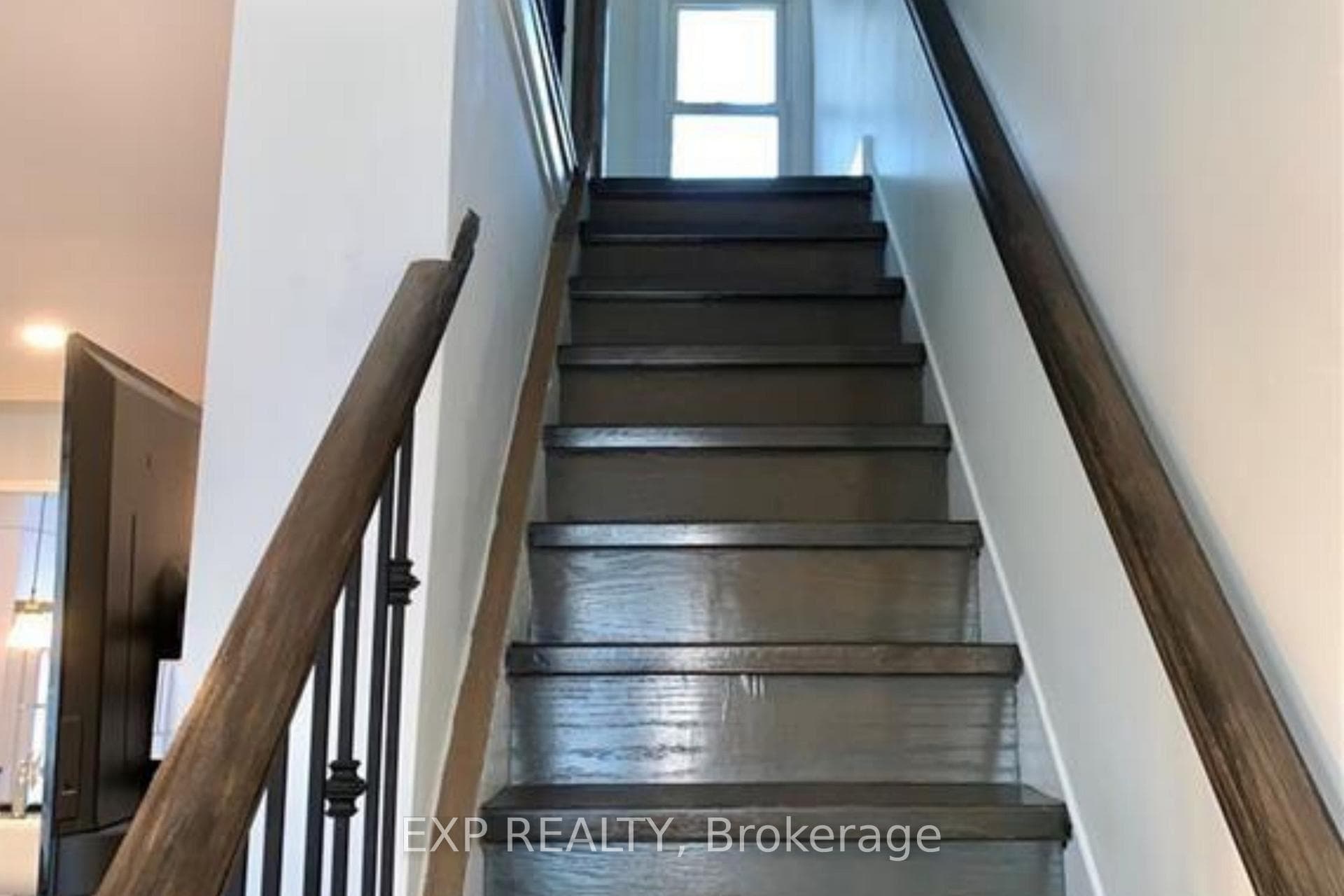 323 Montfort Street photo 8