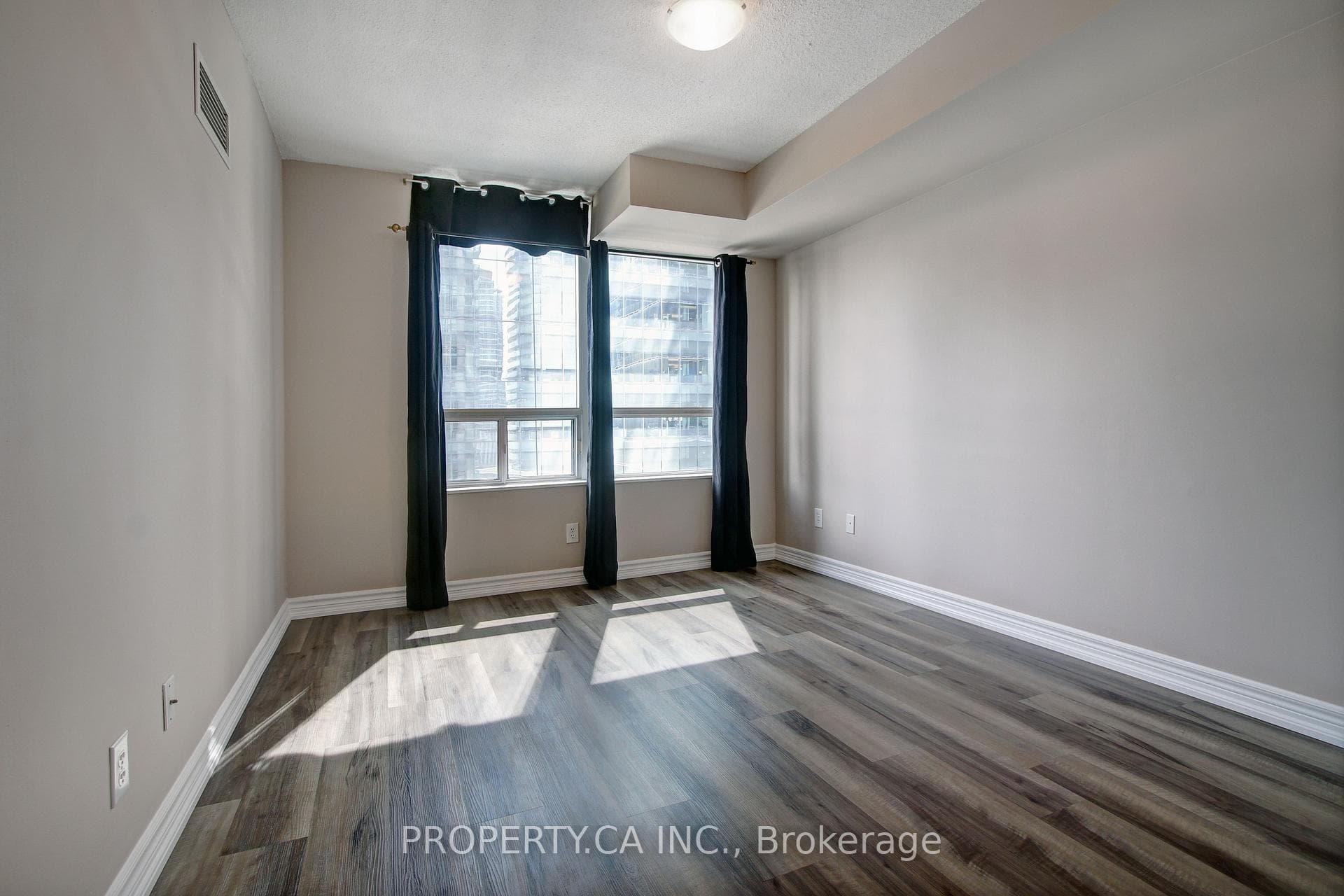 30 Grand Trunk Crescent Unit 905 photo 13