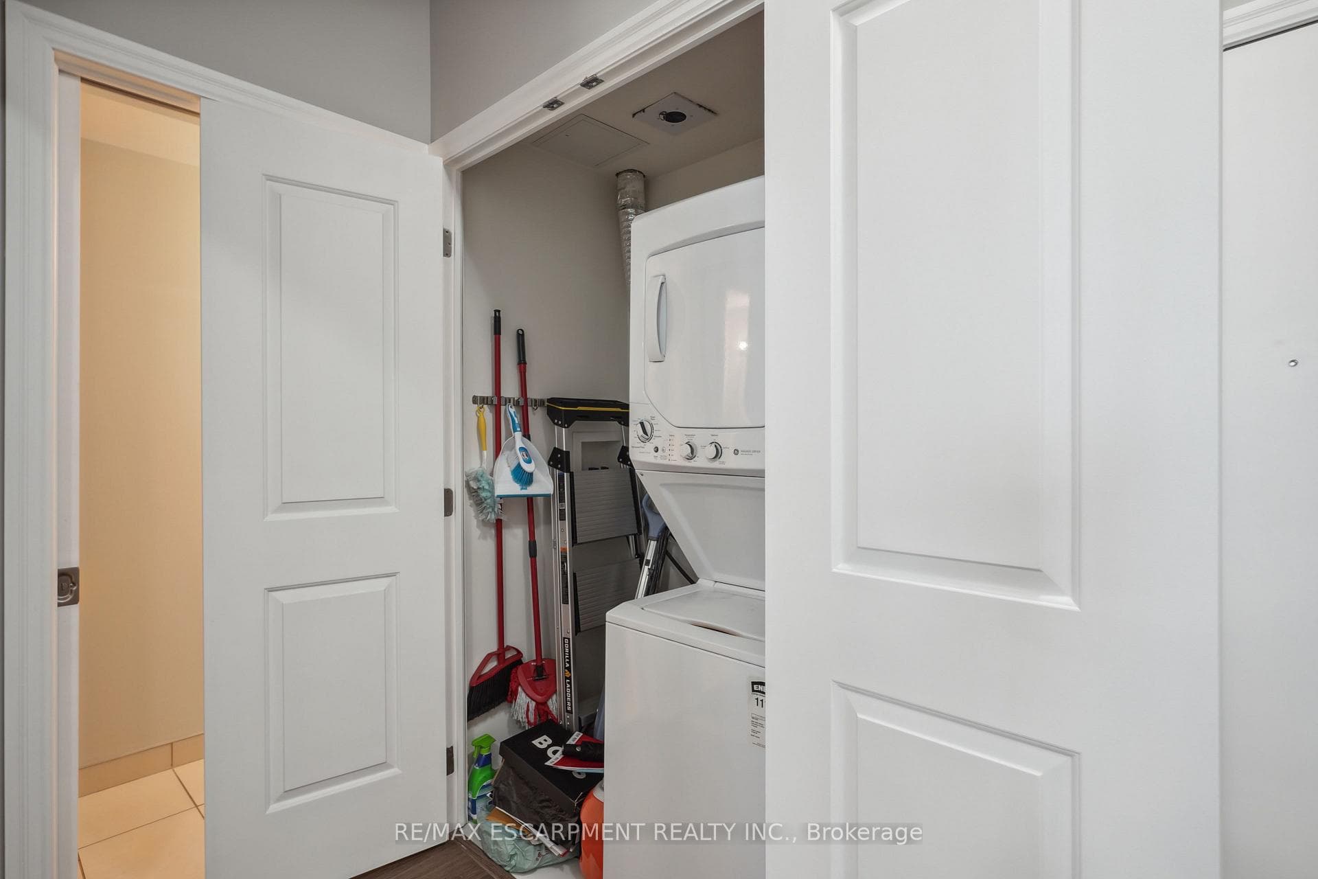 560 North Service Road Unit 709 photo 18