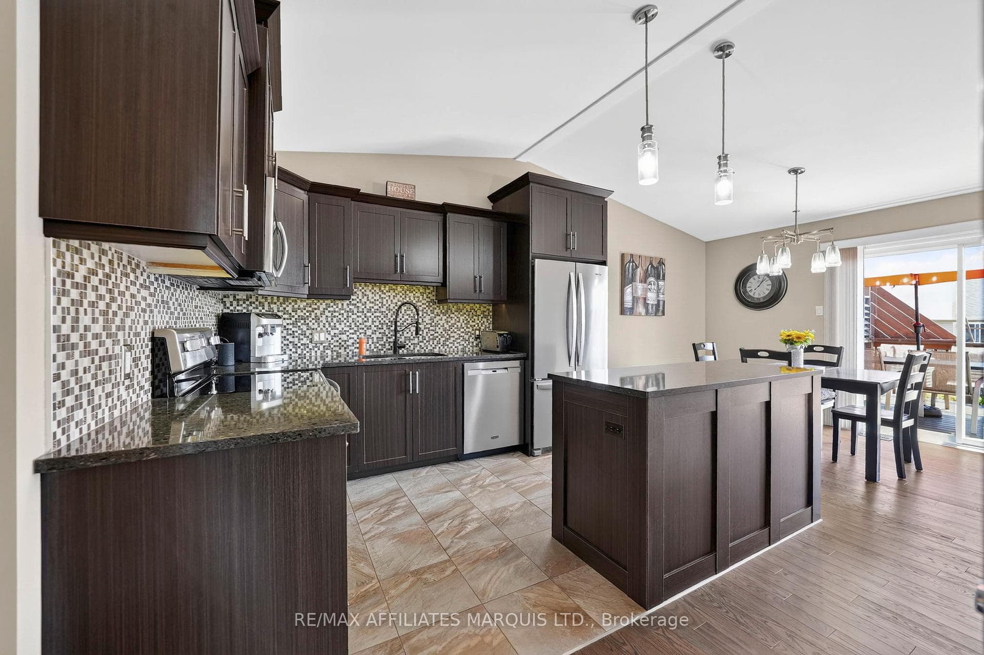 50 Cameron Crescent photo 16