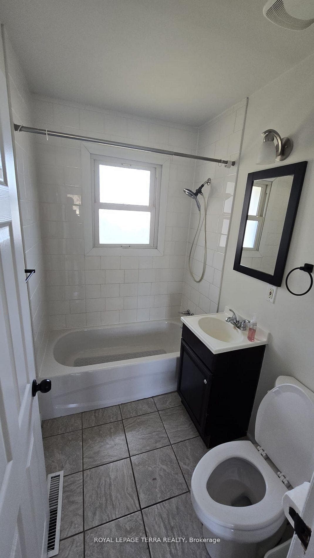 779 Whitman Crescent photo 12