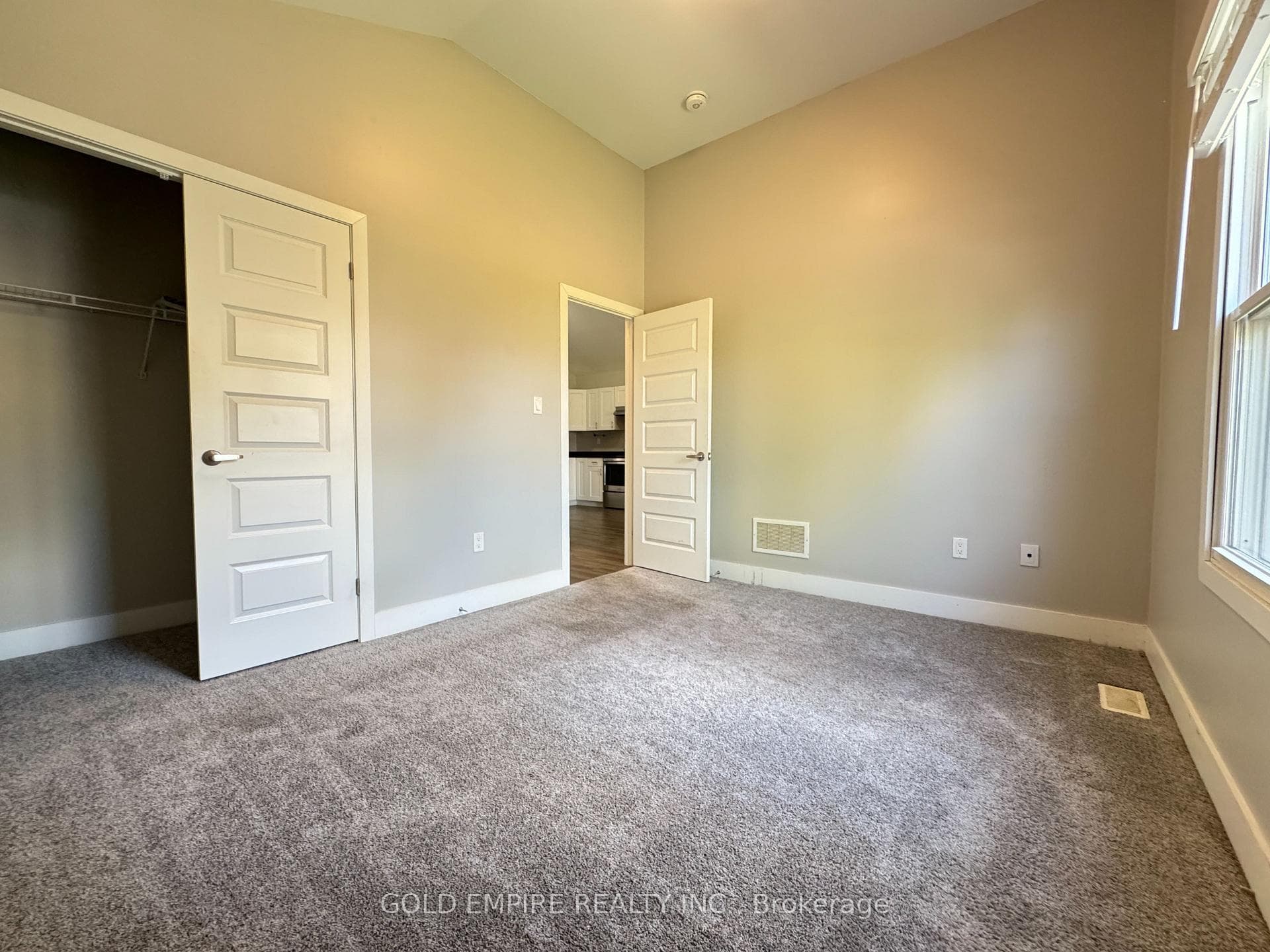 261 Cairn Street photo 22