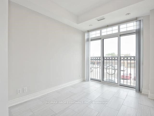 205 Lakeshore Road Unit 210 photo 13