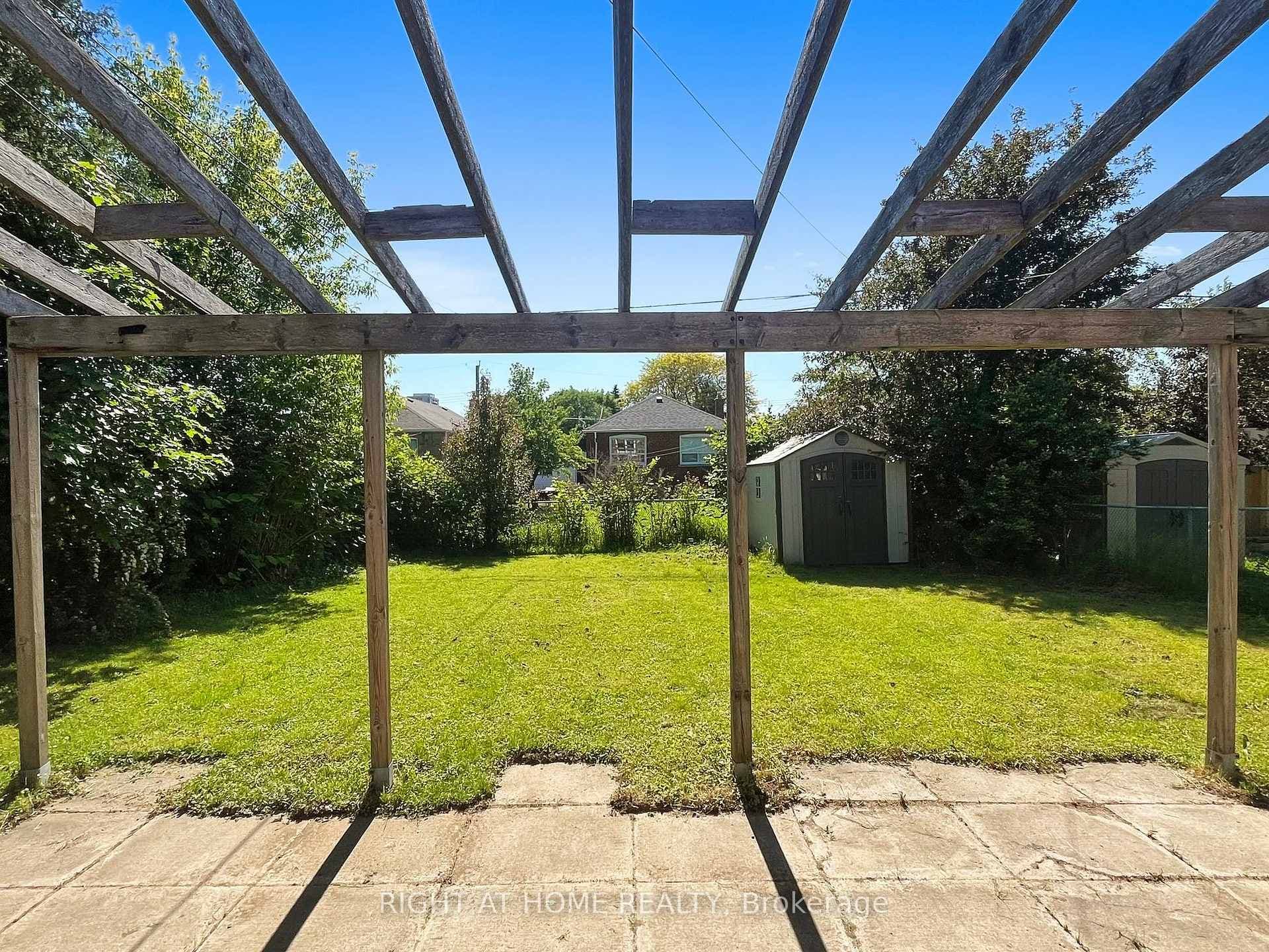 8 Denham Road photo 32