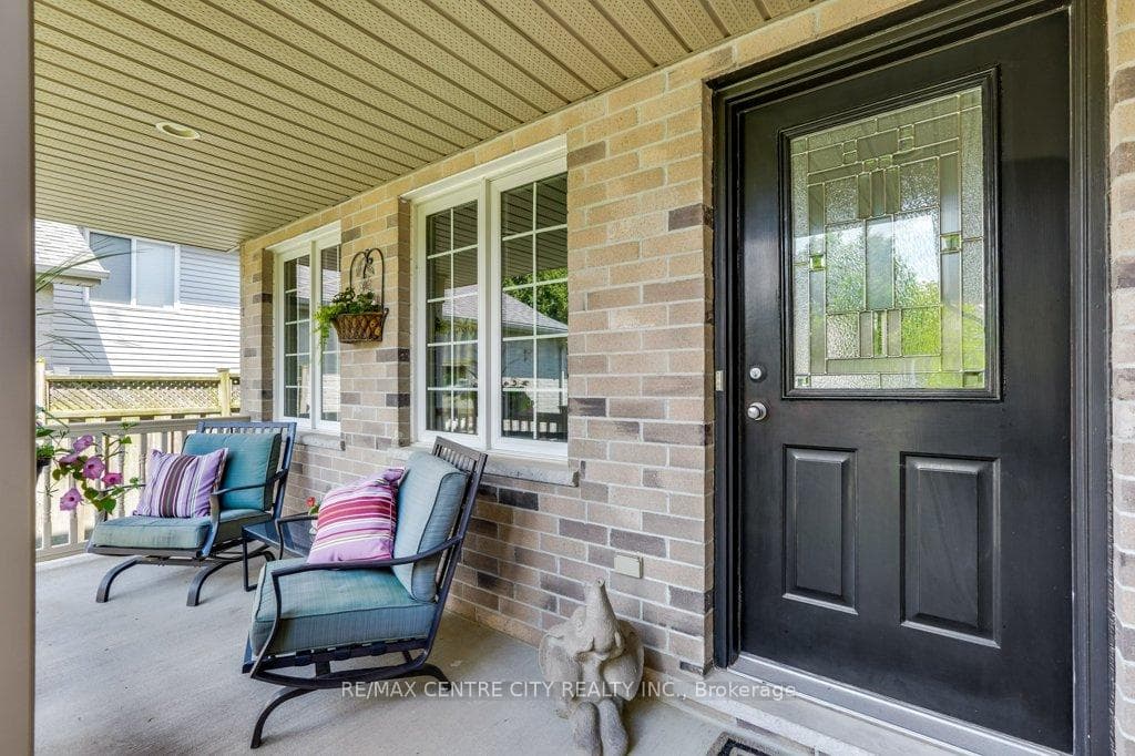 45 Riverbank Drive photo 5