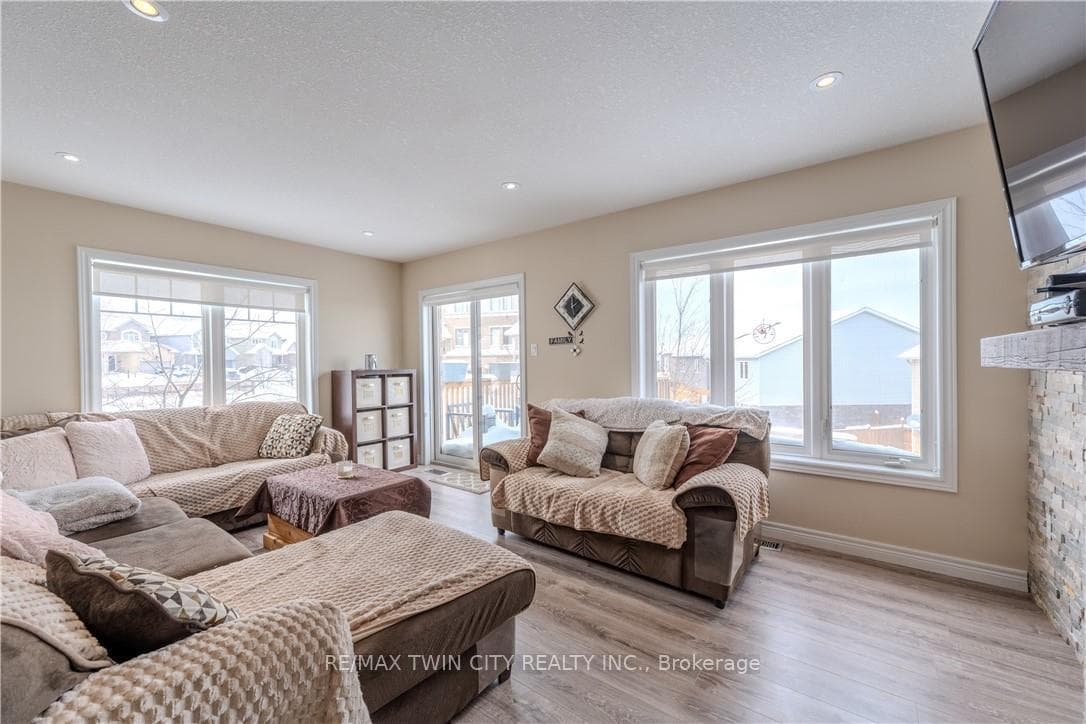70 Willowrun Drive Unit L4 photo 10