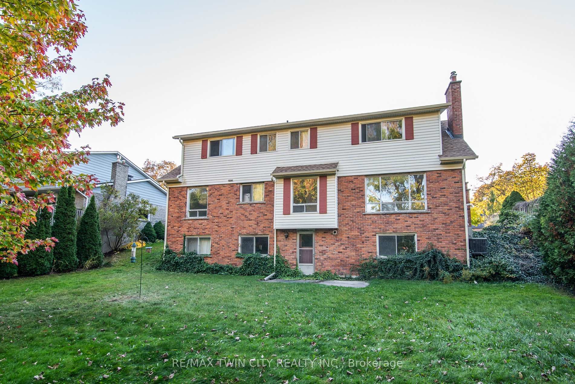 56 Ridgeview Crescent photo 4