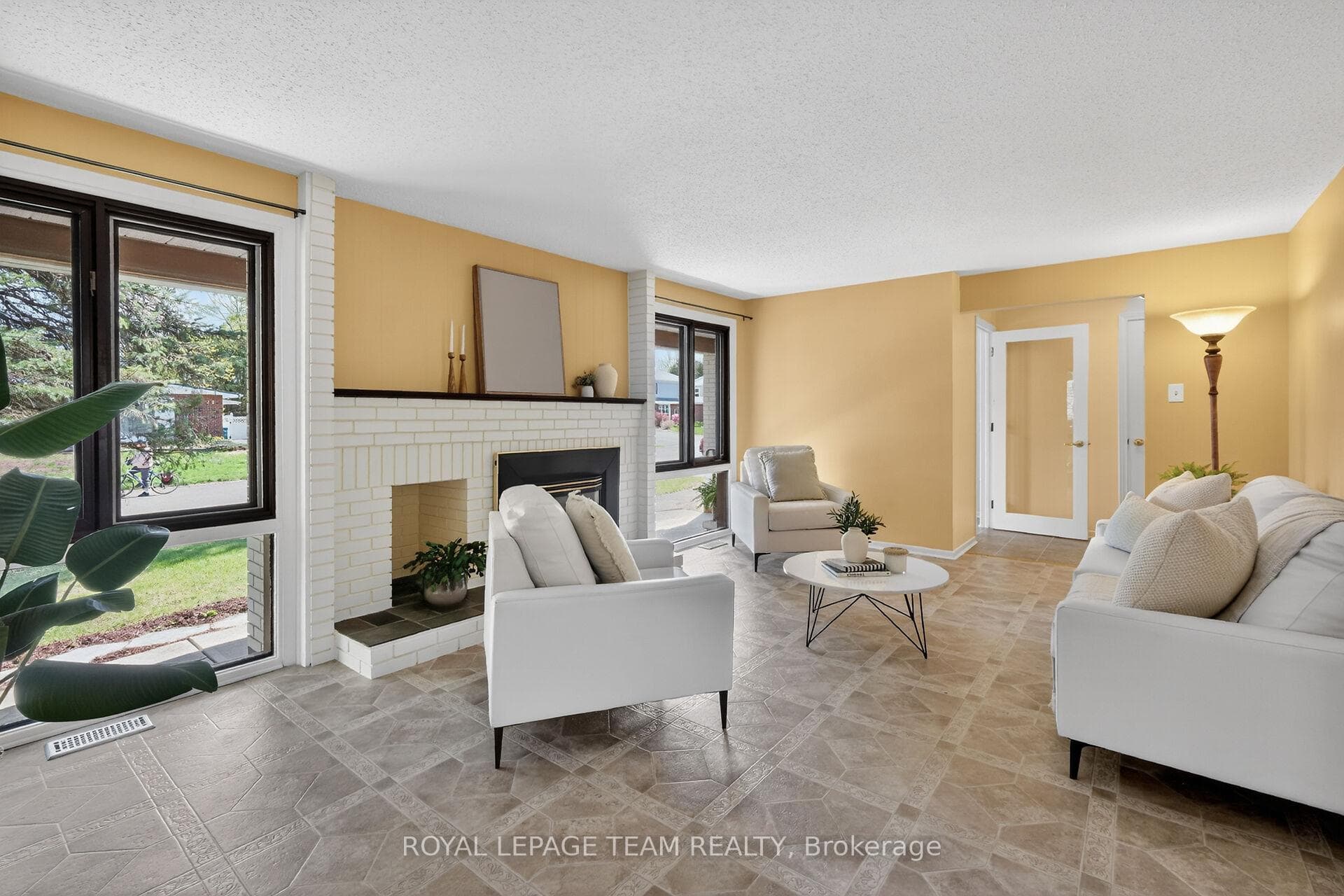 21 Lindhurst Crescent photo 10