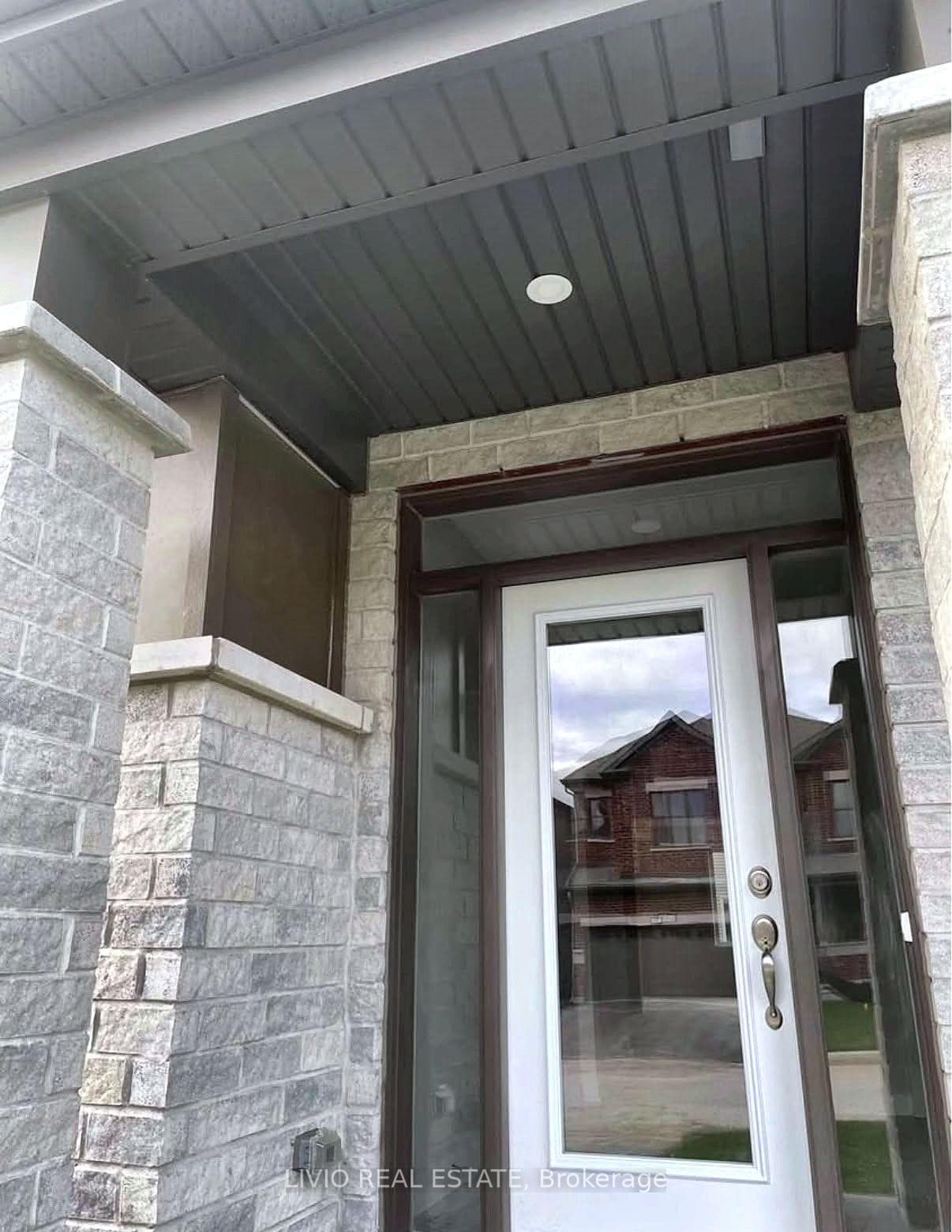 1007 SHOWMAN Street photo 3