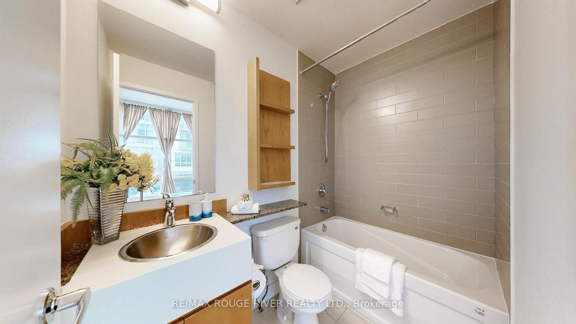 9 Spadina Avenue Unit M03 photo 18