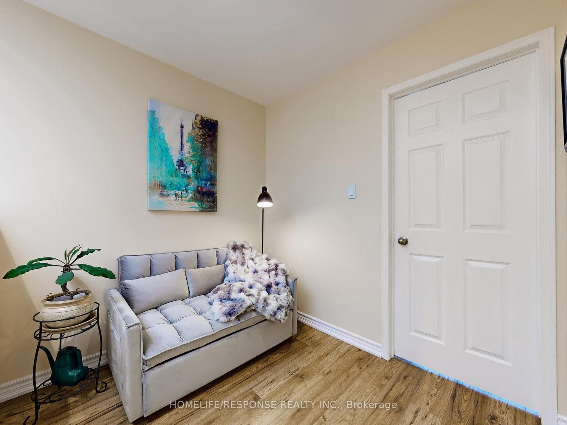 5134 Lampman Avenue photo 17
