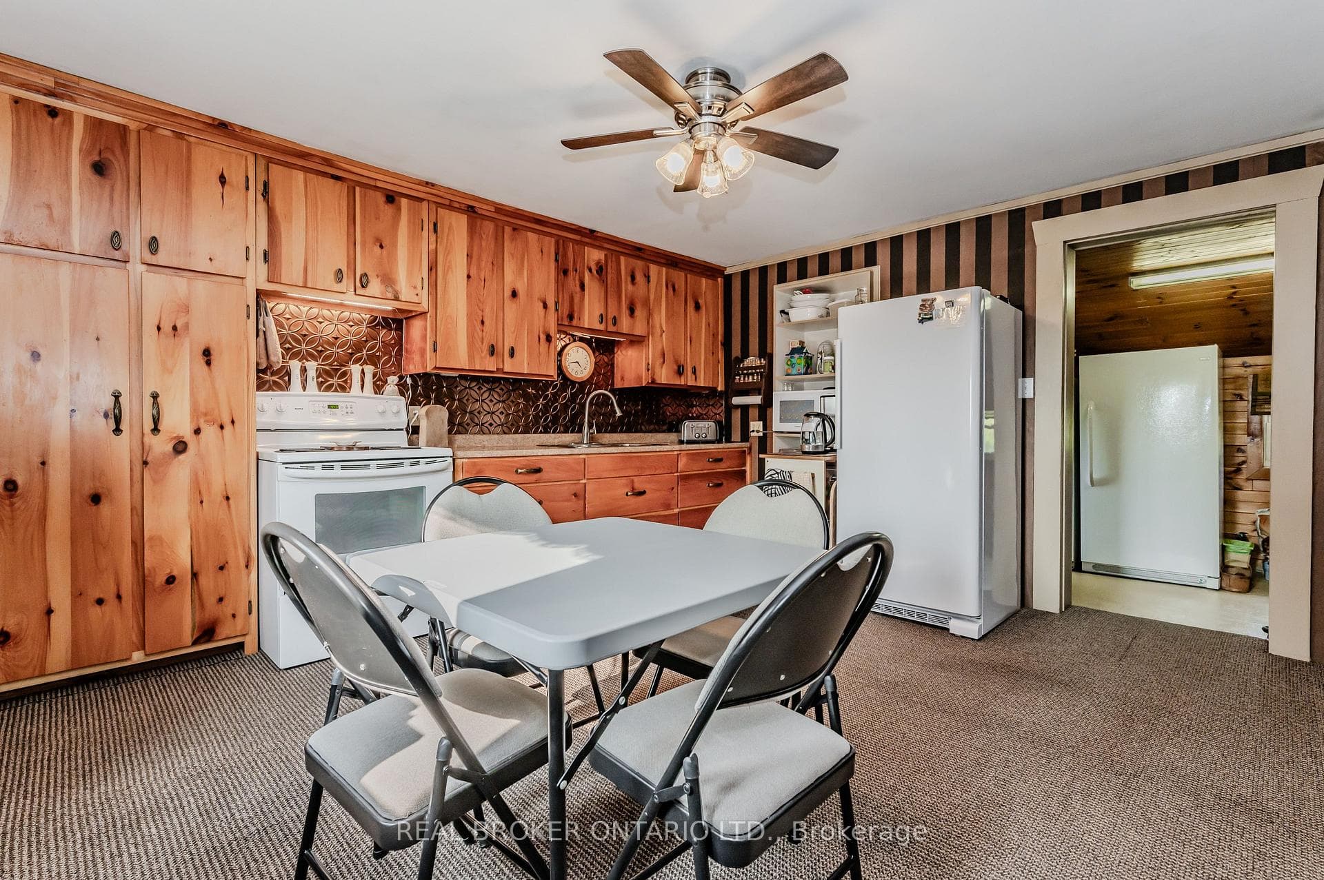 2021 William Street photo 10