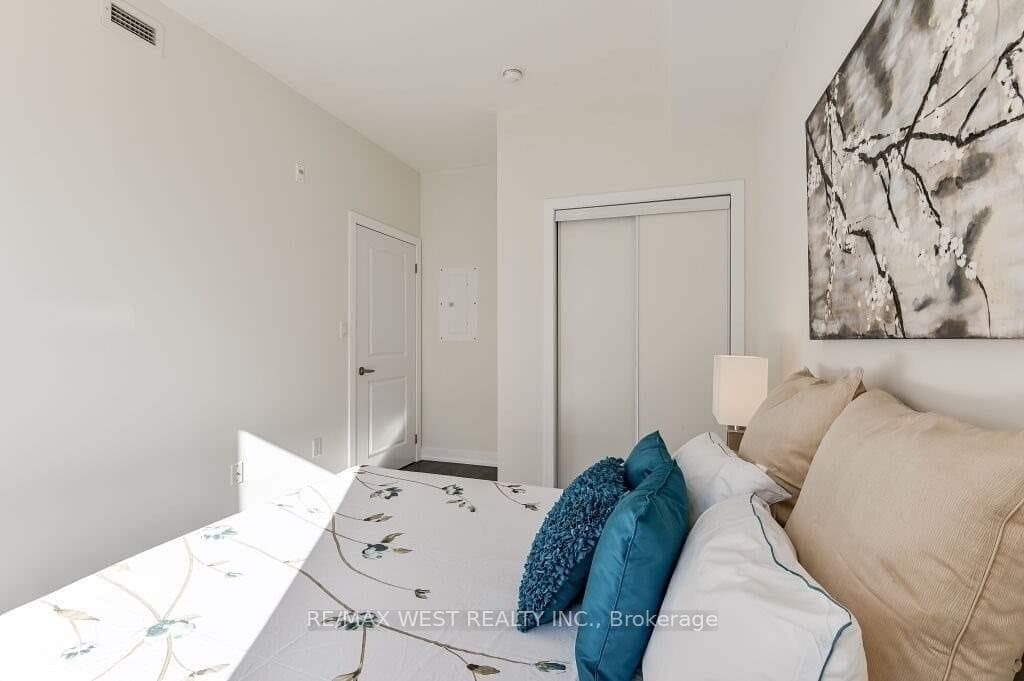 35 Southshore Crescent Unit 115 photo 12