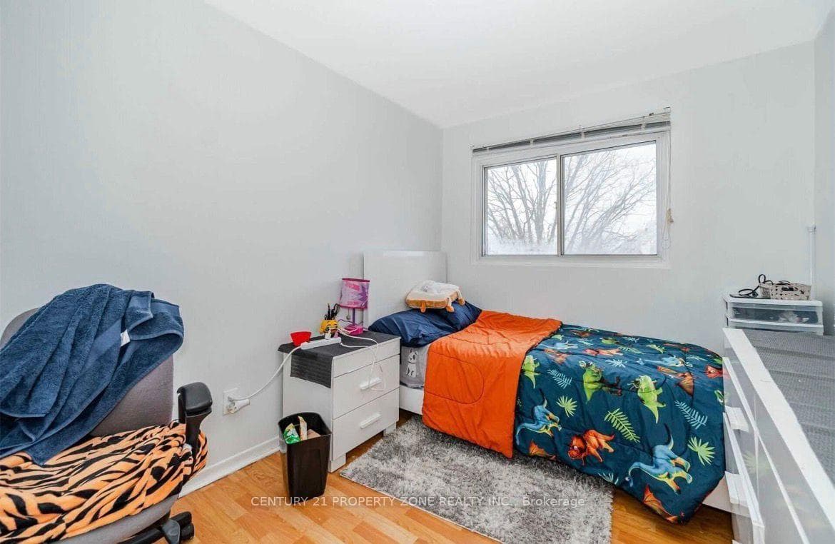 26 Sandringham Court photo 30