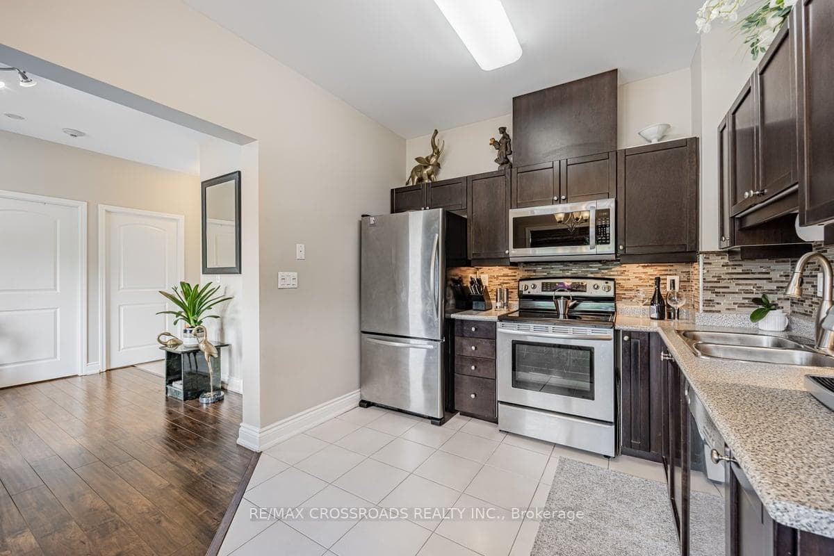 15450 Yonge Street Unit 104 photo 10