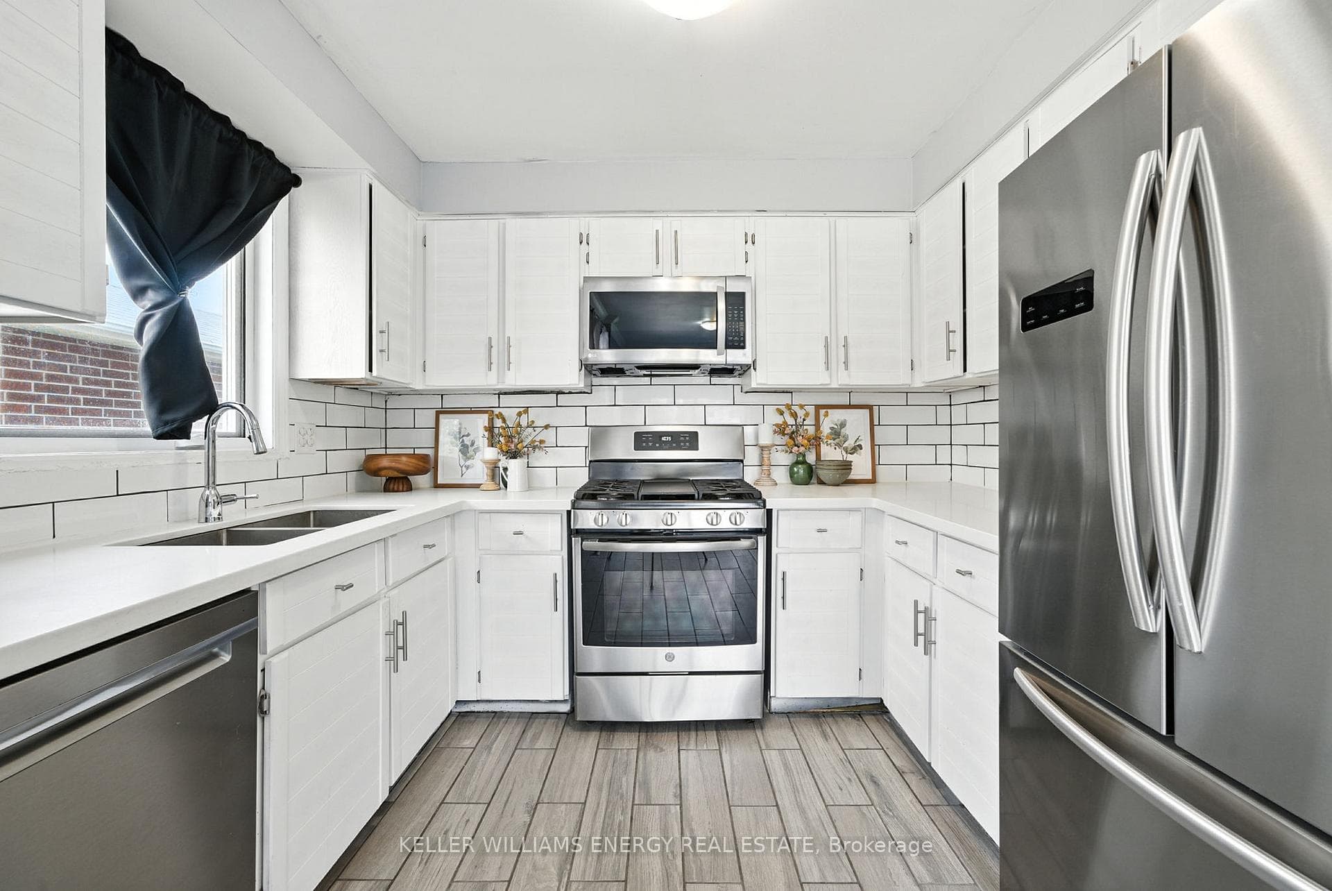 70 Hart Boulevard photo 3