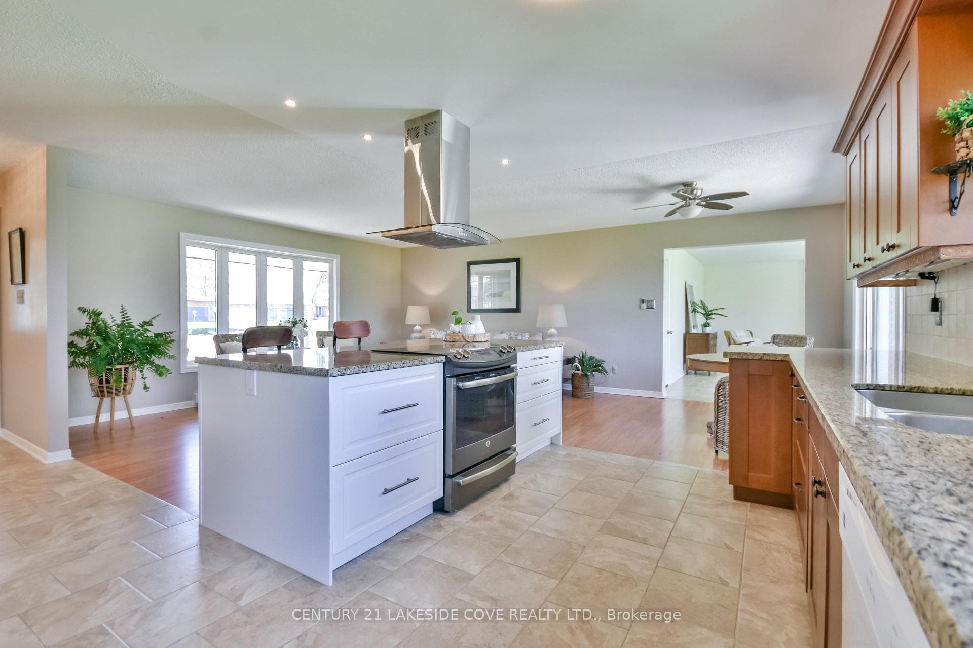 121 Bayshore Drive photo 9