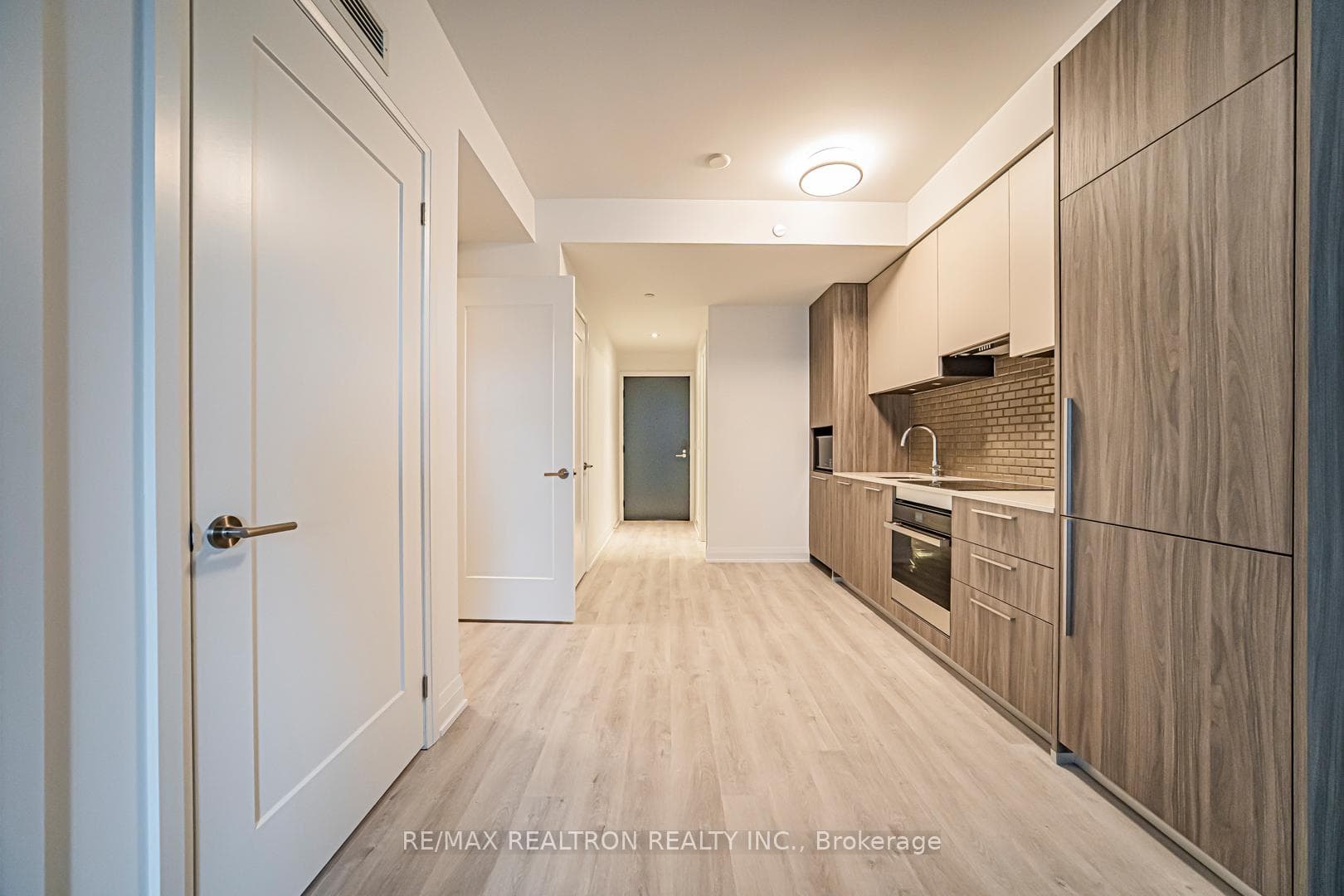 65 Broadway Avenue Unit 812 photo 8