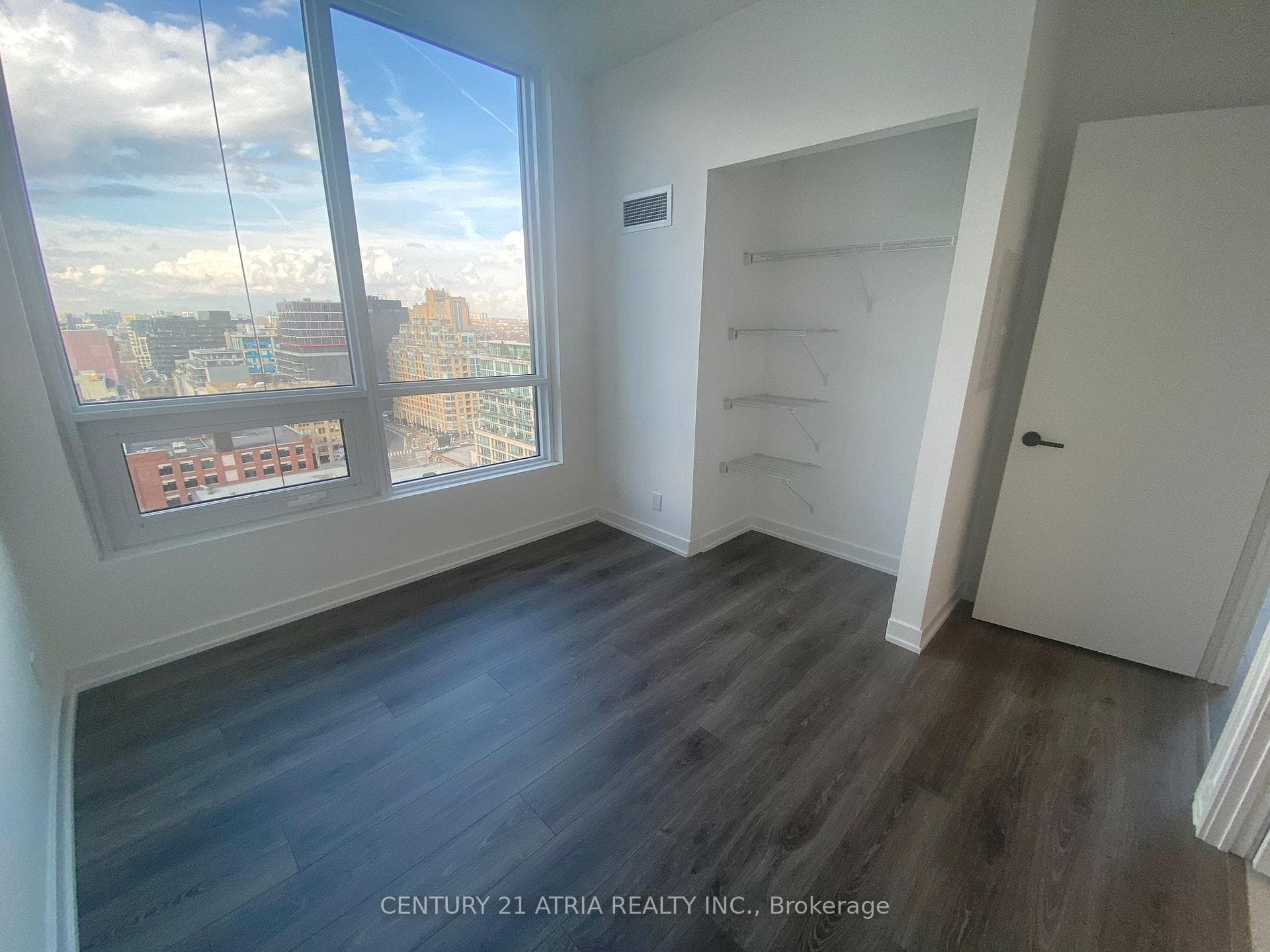108 Peter Street Unit 1822 photo 4