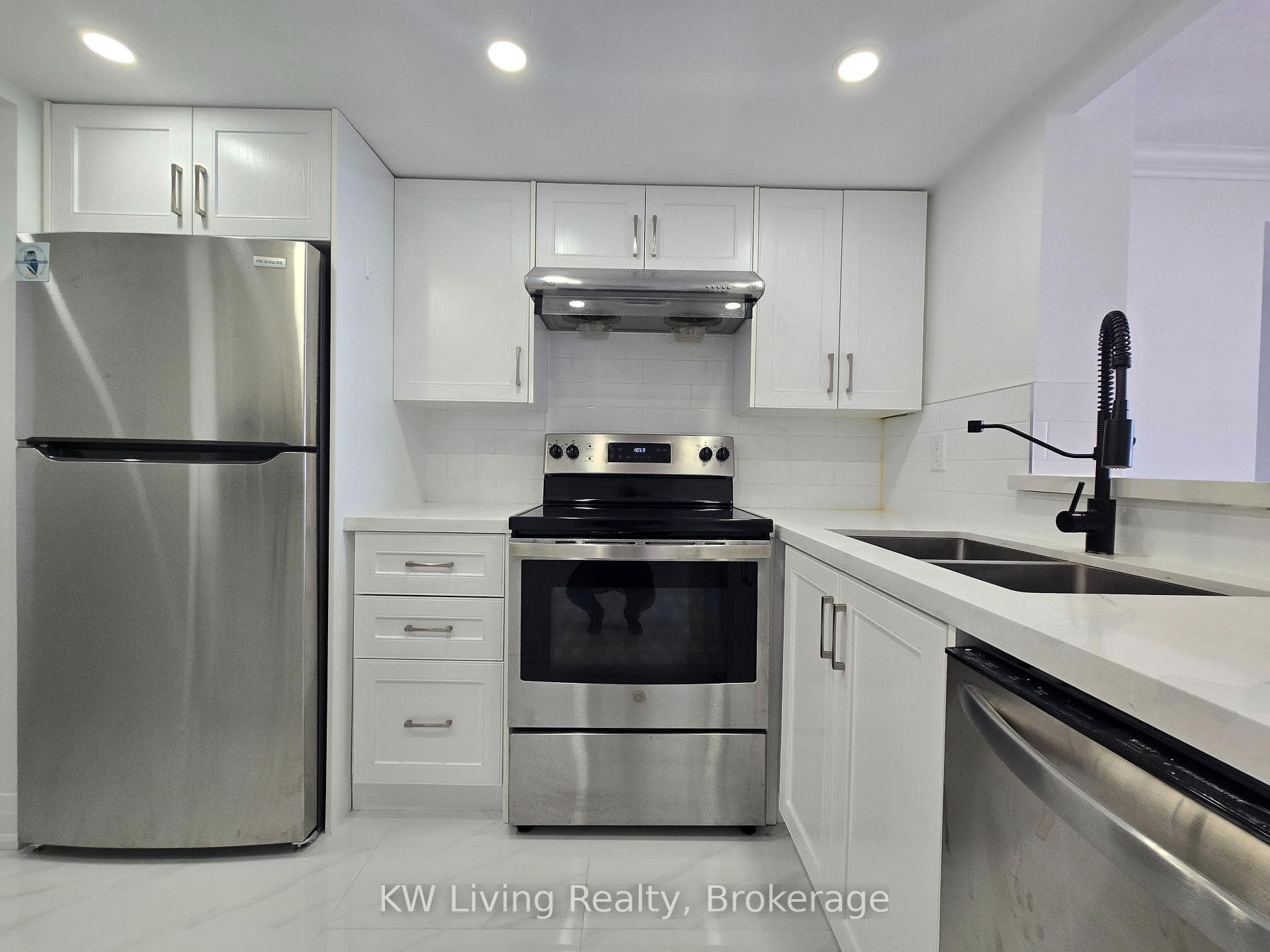 88 Corporate Drive Unit 1205 photo 8