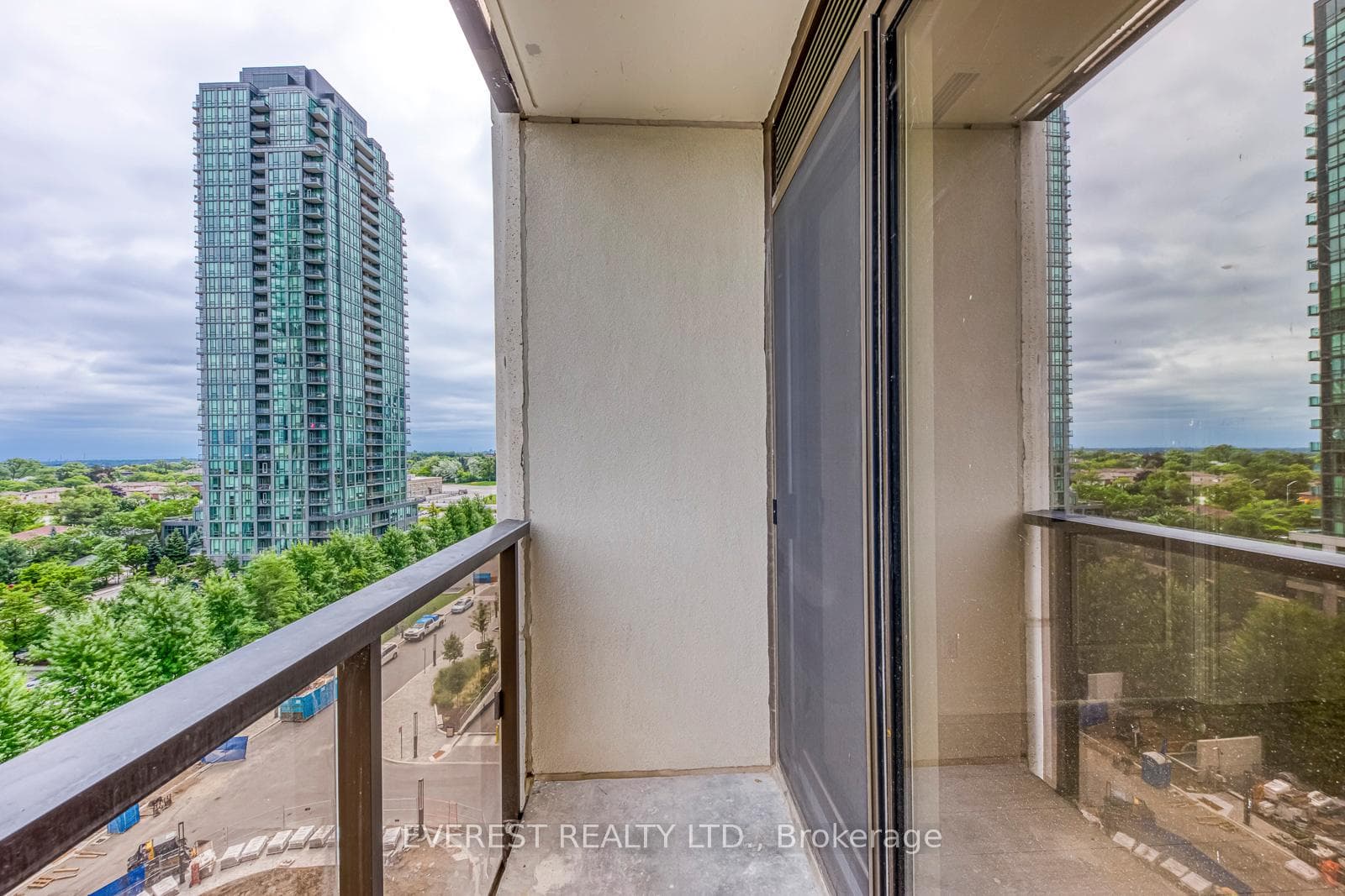 30 ELM Drive Unit 705 photo 19