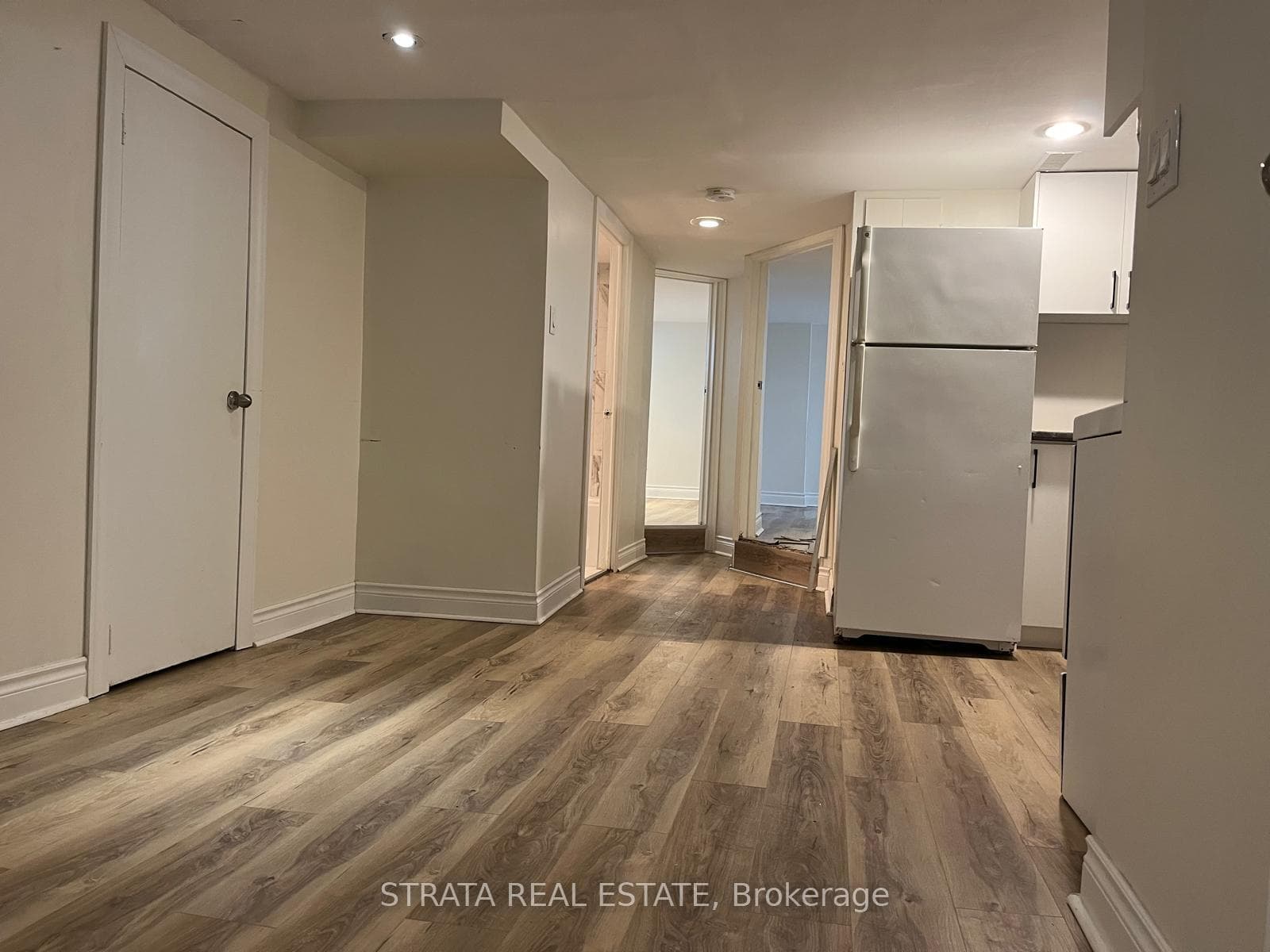 220 Holborne Avenue photo 22