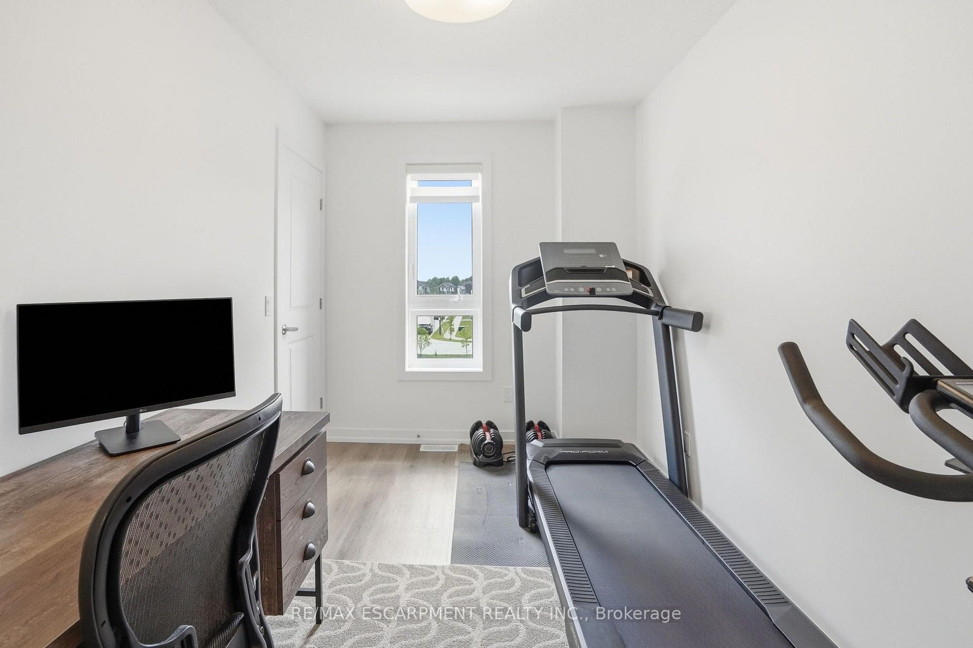 245 Burke Street photo 23