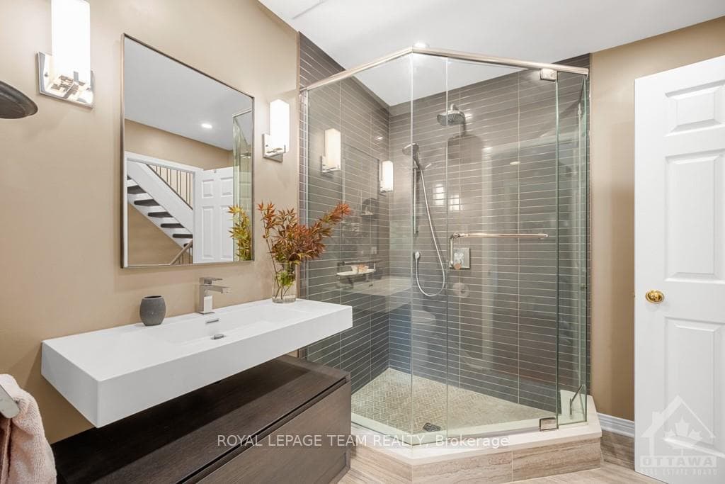 288 CRICHTON Street photo 19