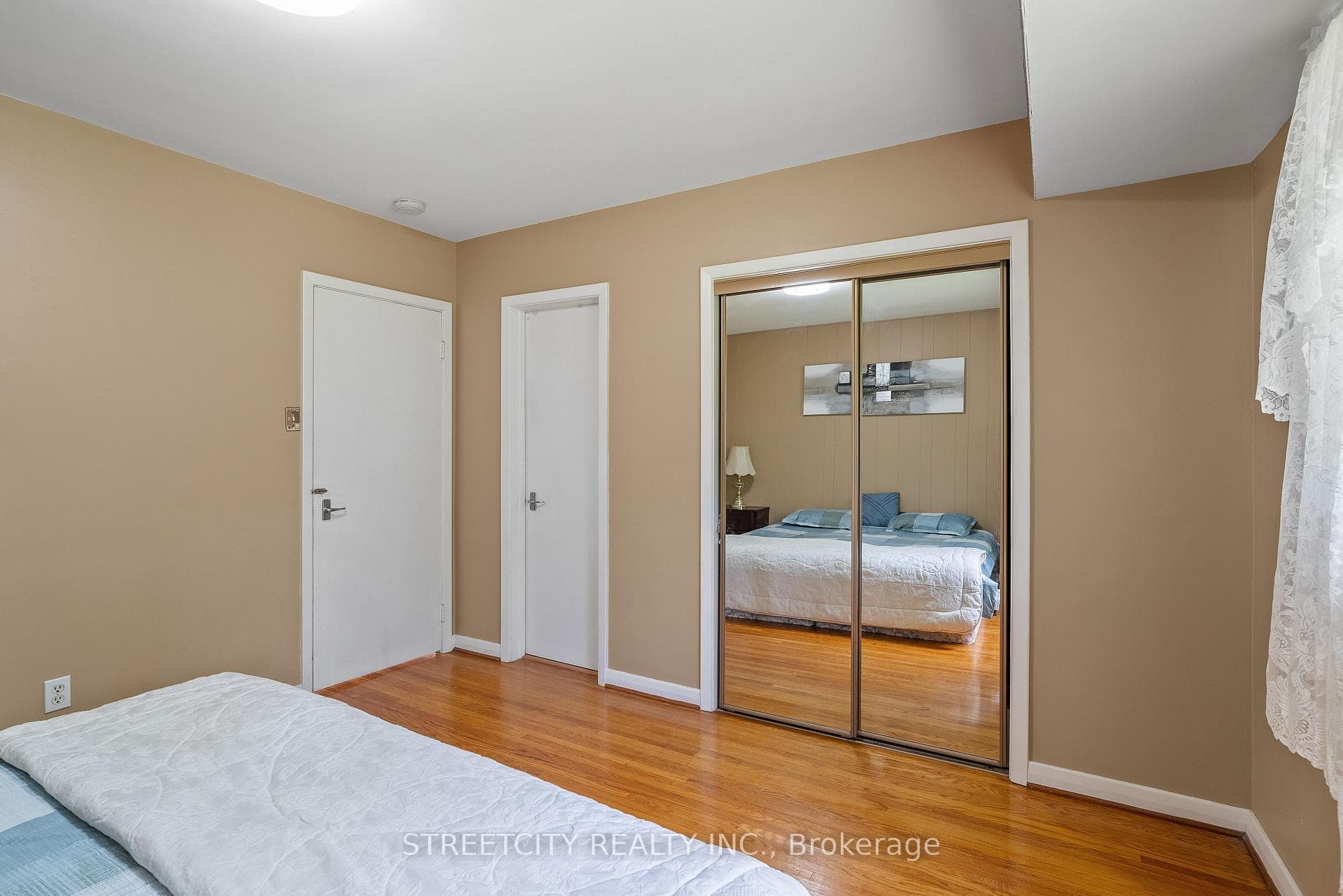 937 Luxton Drive photo 14
