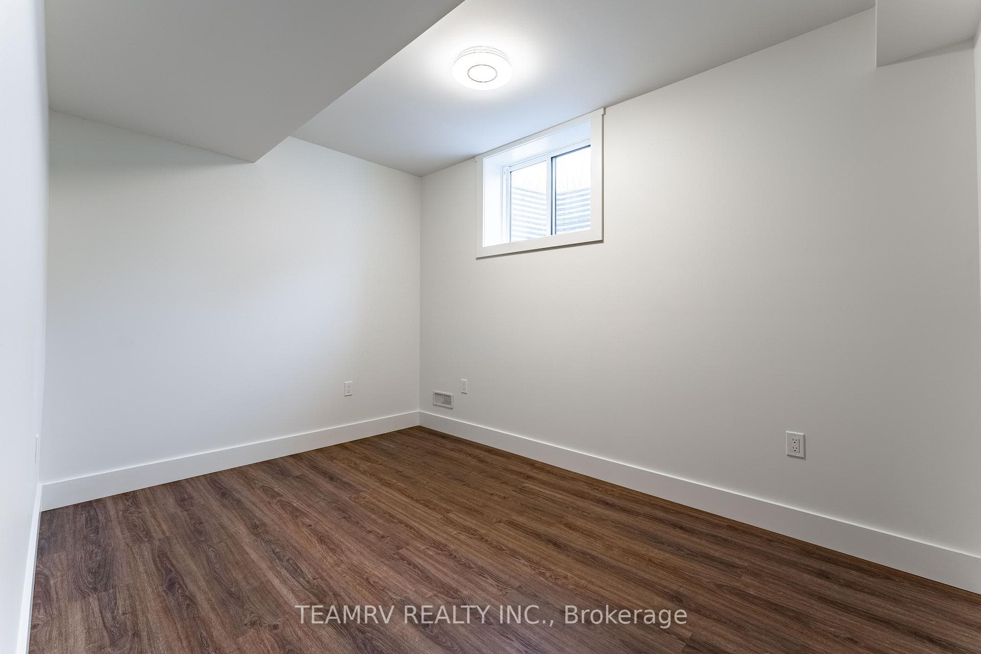 701 Leslie Street photo 37