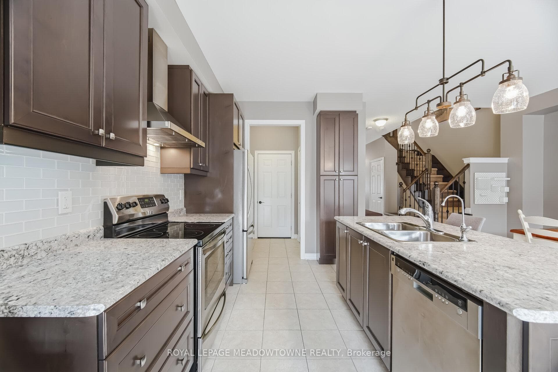 21 Sharpe Crescent photo 10