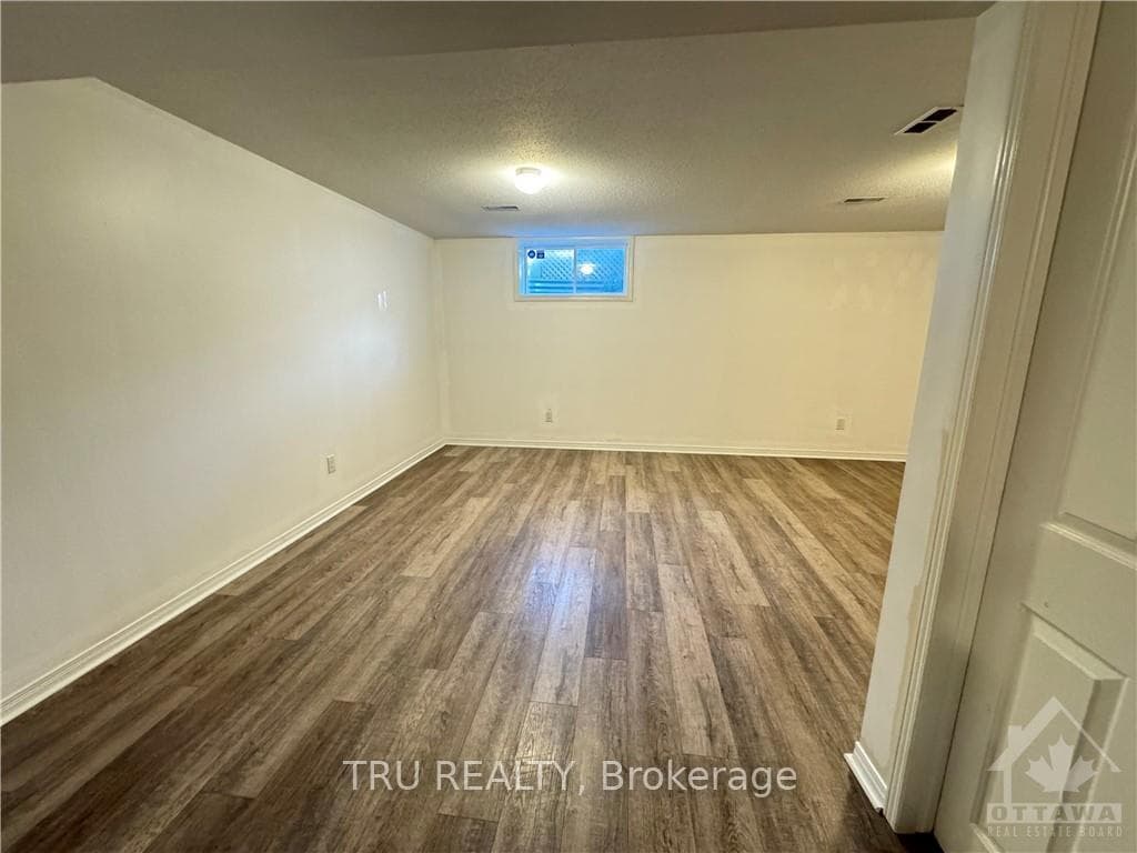 524 ABERFOYLE Circle photo 24