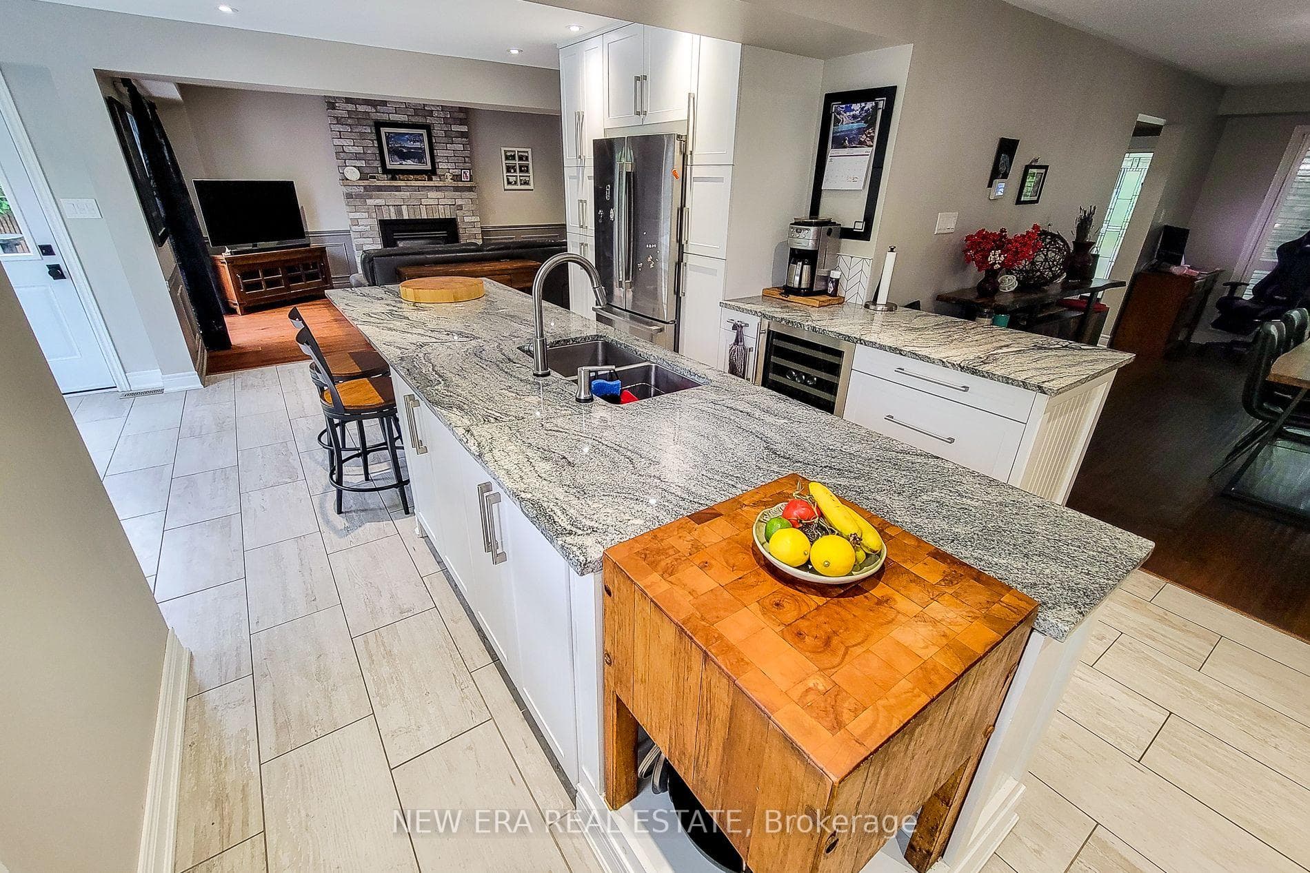 29 Woodside Square photo 25