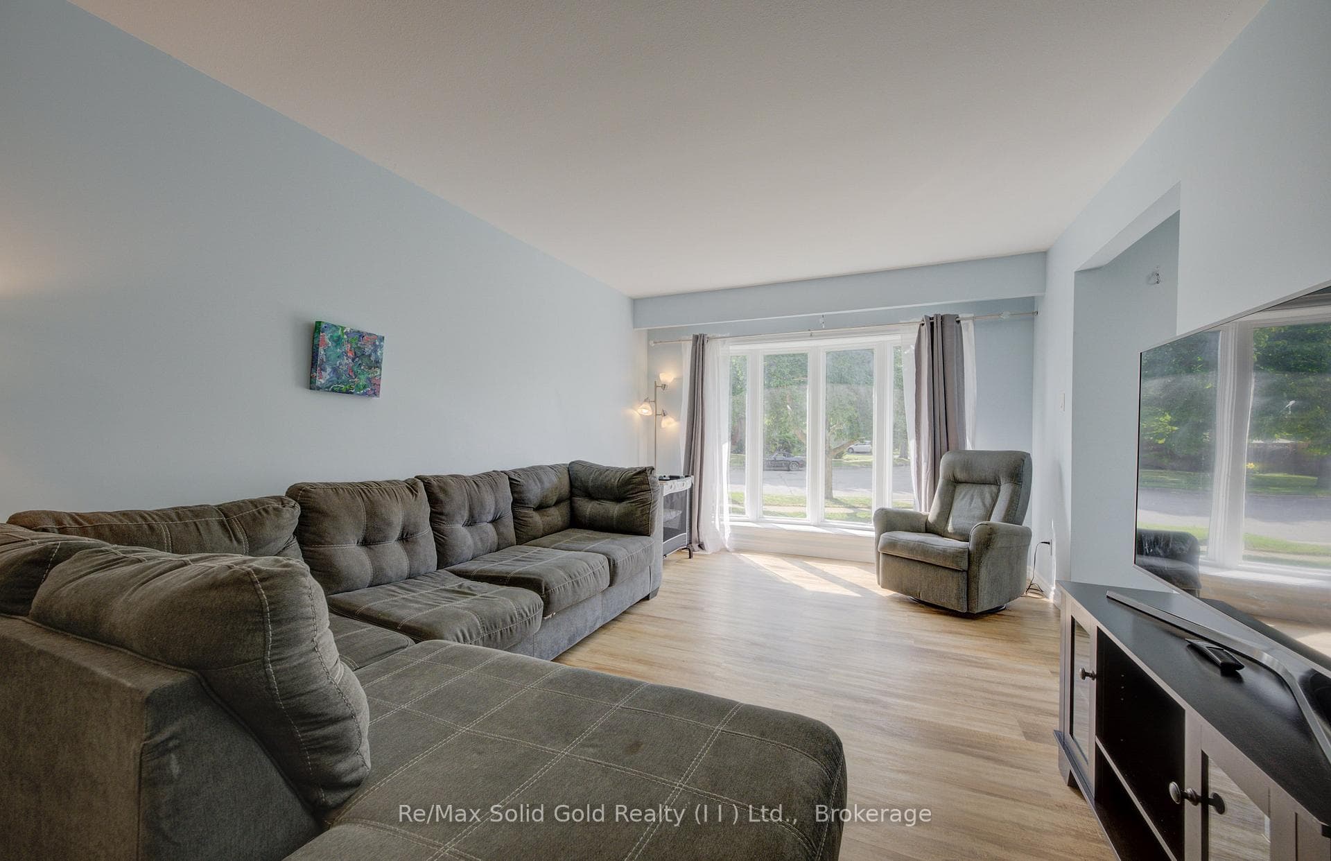 106 TUPPER Crescent photo 8