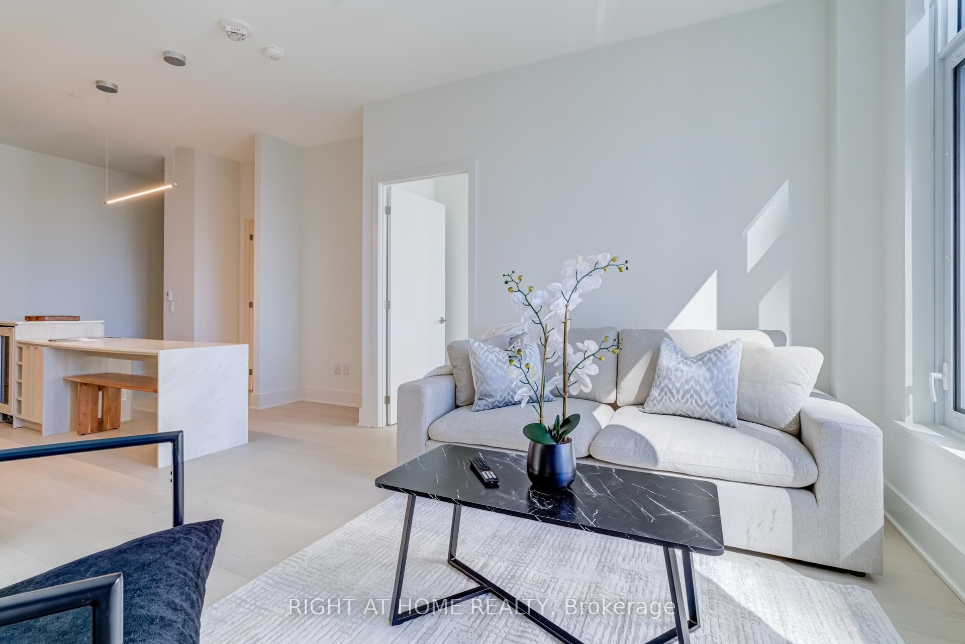 11 Yorkville Avenue Unit 2906 photo 12