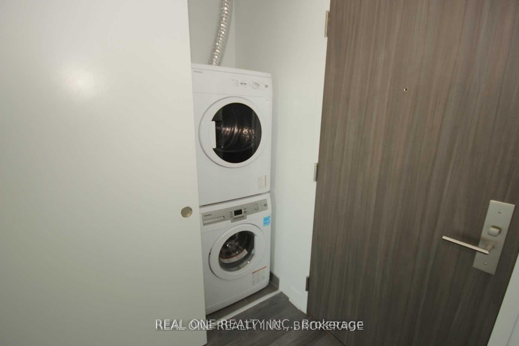 185 Roehampton Avenue Unit 1411 photo 10