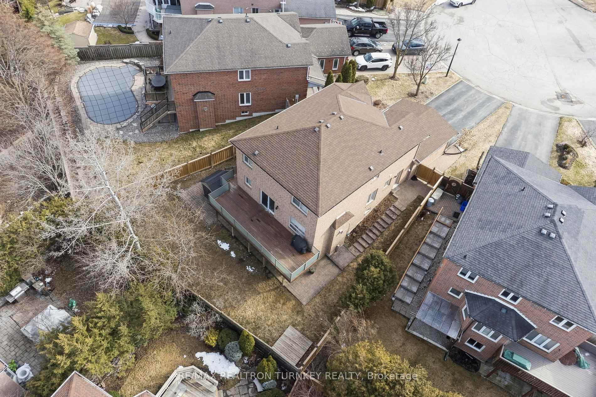 Private Pie Shaped Backyard - space to