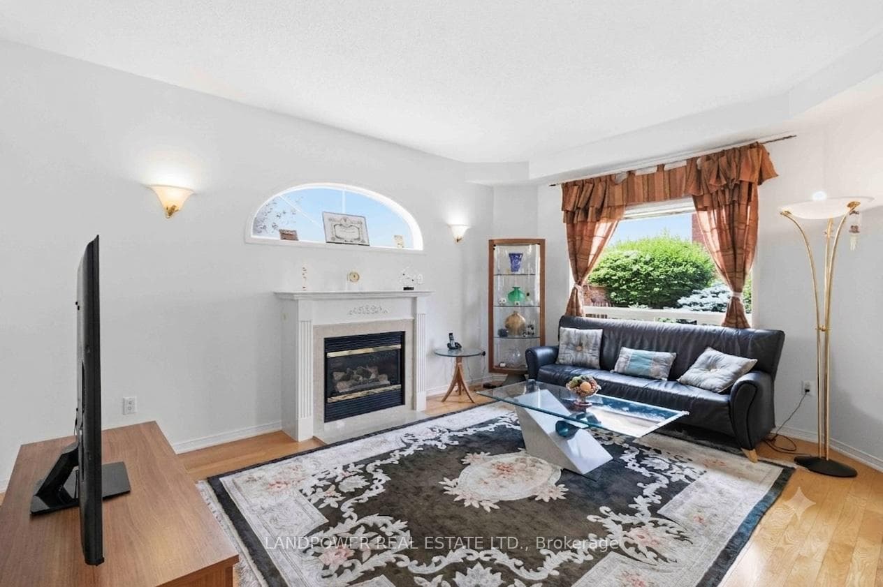 55 Garland Crescent photo 7