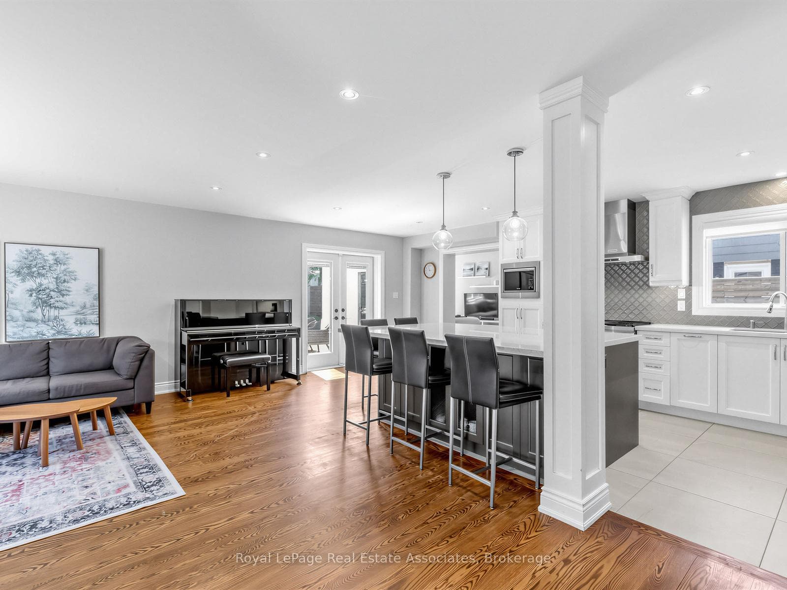 Living Room/Kitchen