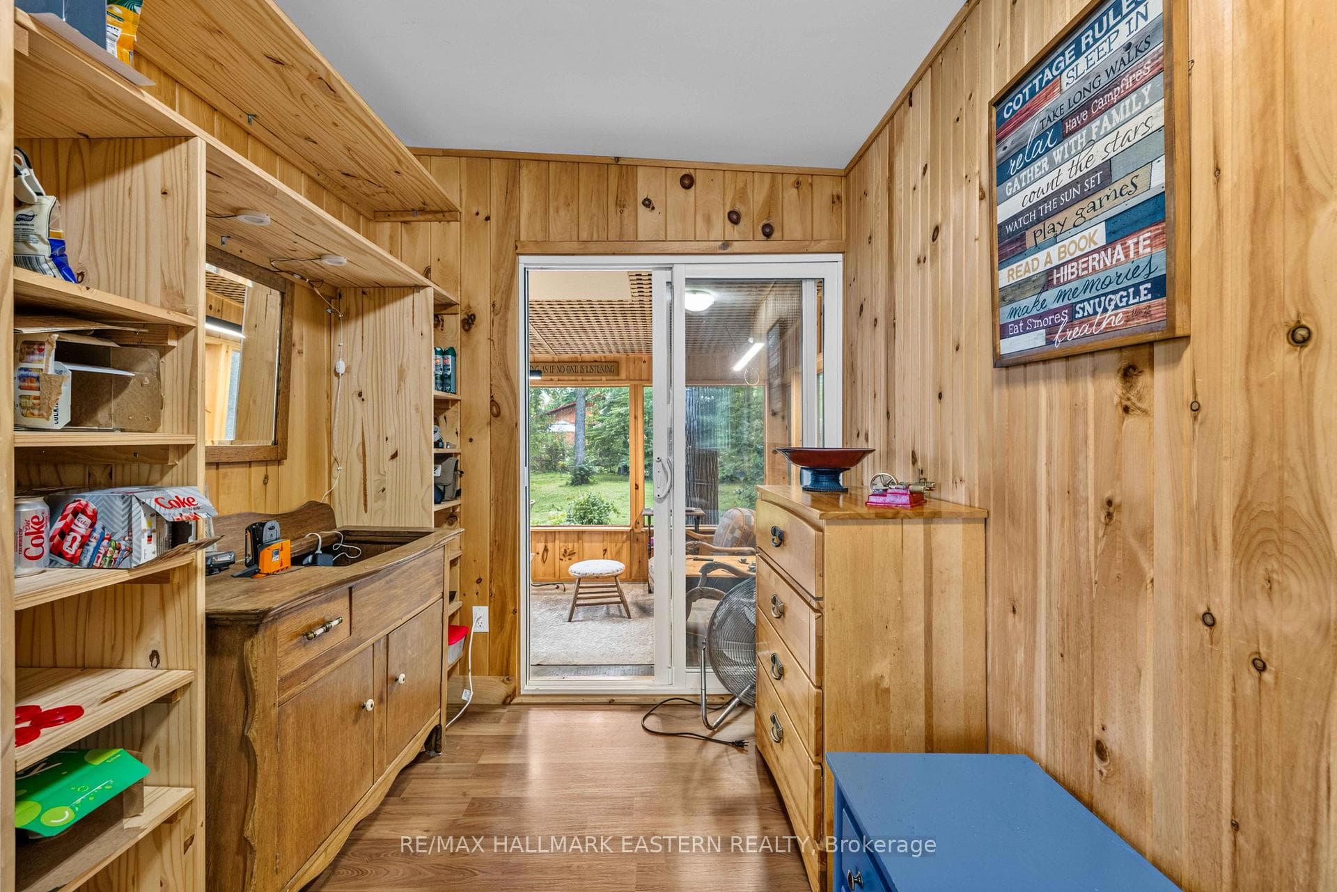 Let's head out to the screened in porch