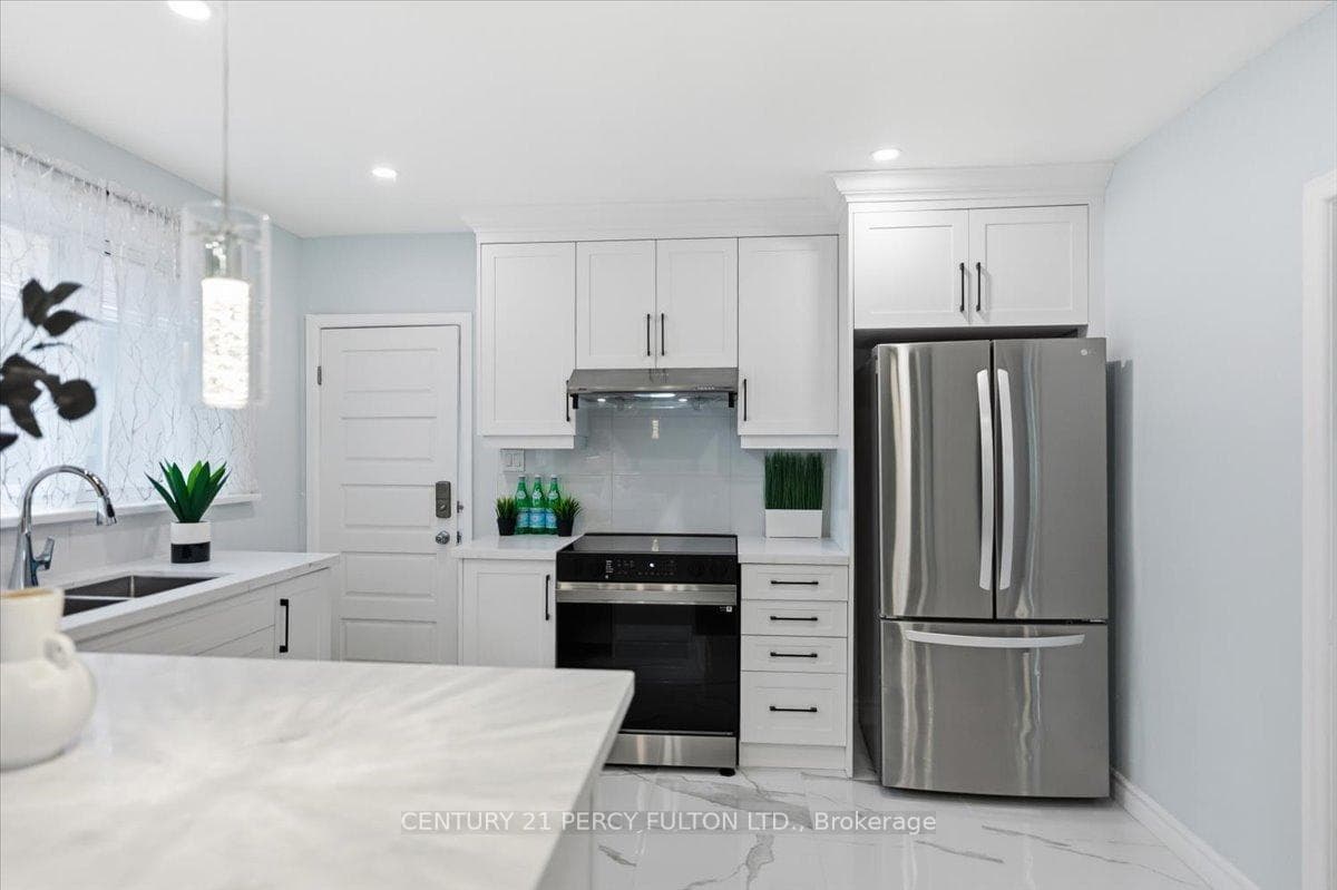 50 Mooregate Ave - kitchen