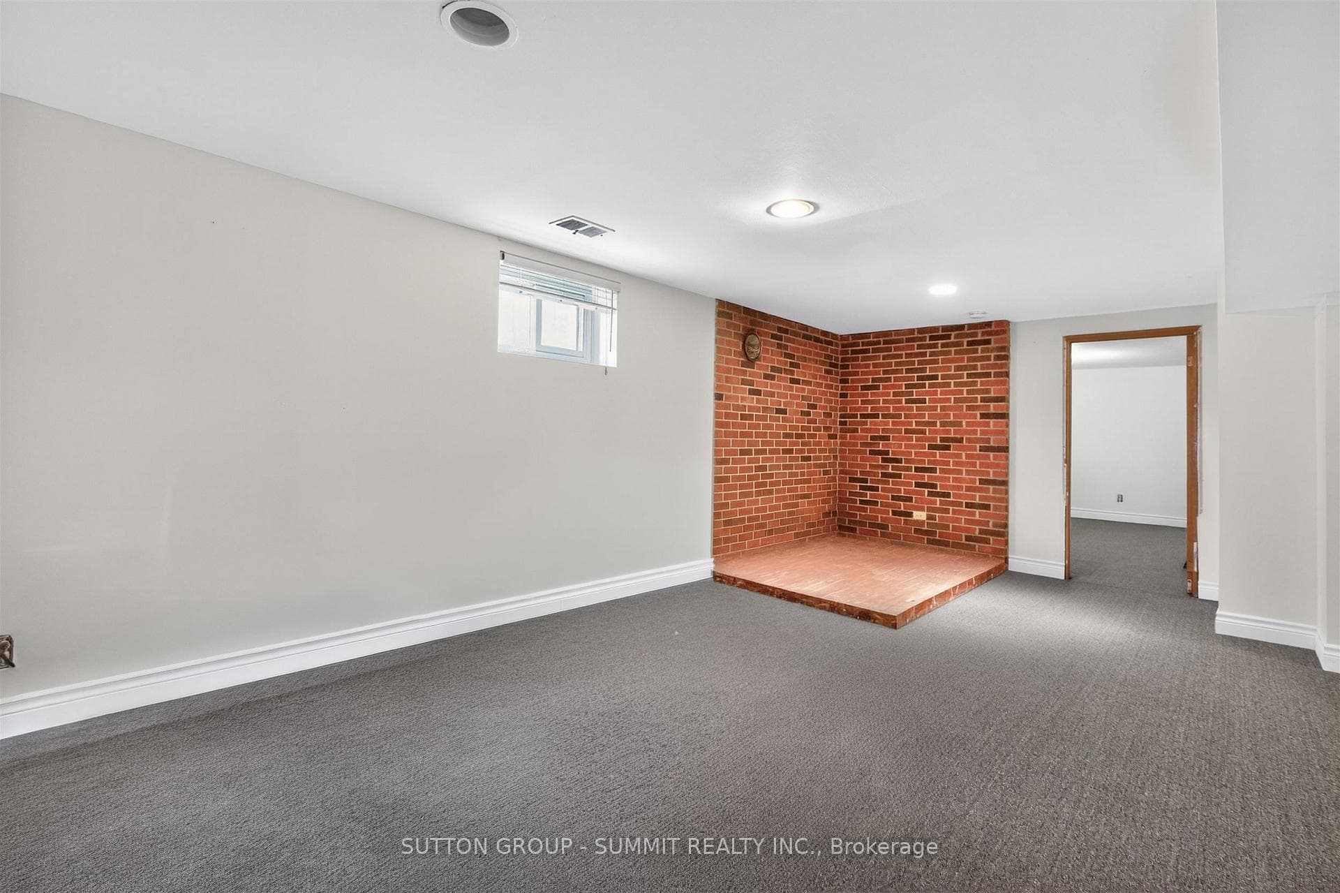 51 BARRHEAD Crescent photo 28