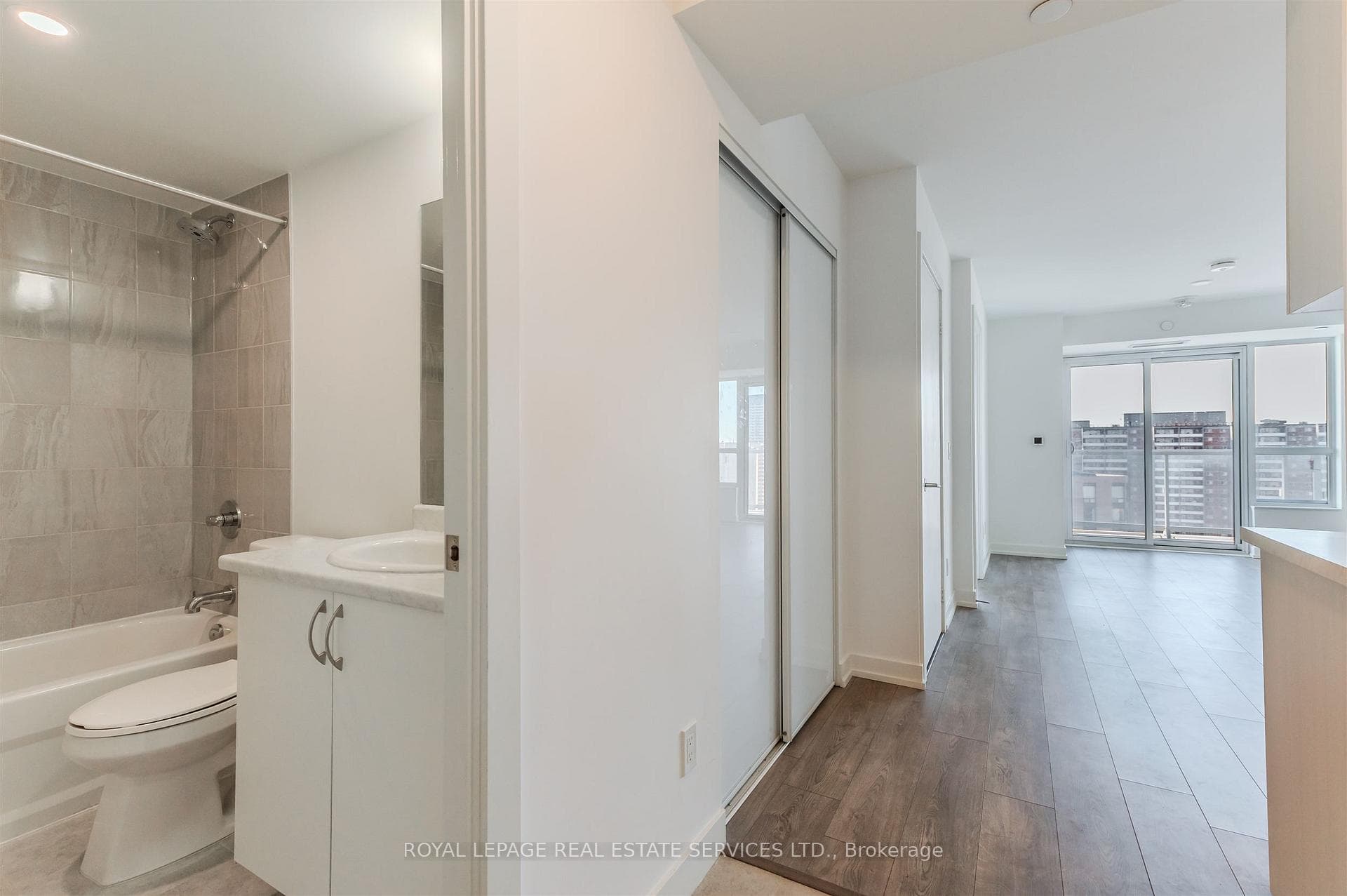 10 Wilby Crescent Unit 1907 photo 4
