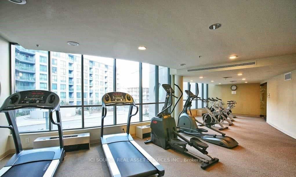 219 Fort York Boulevard Unit 2108 photo 3