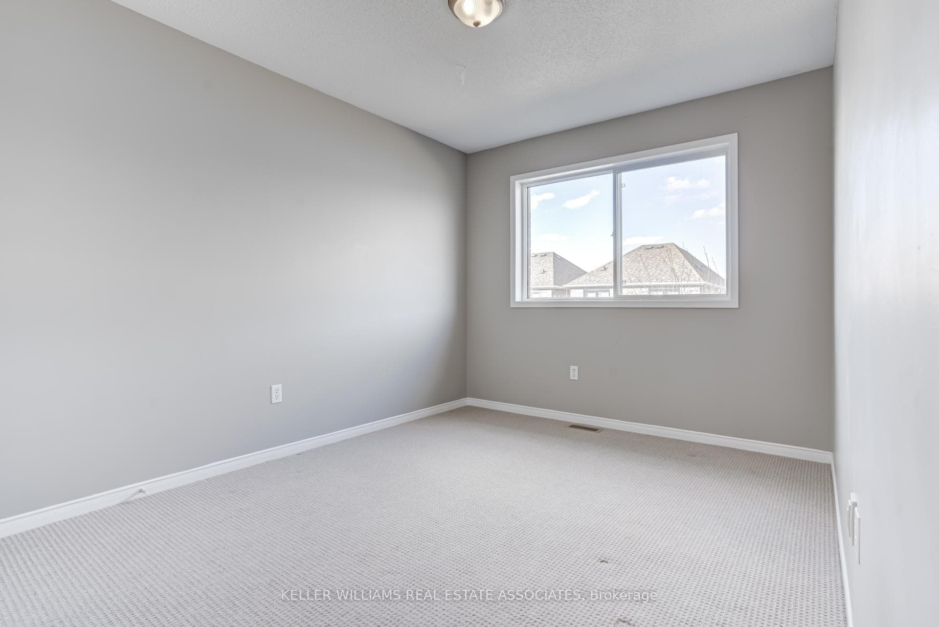 5867 Chalfont Crescent photo 29