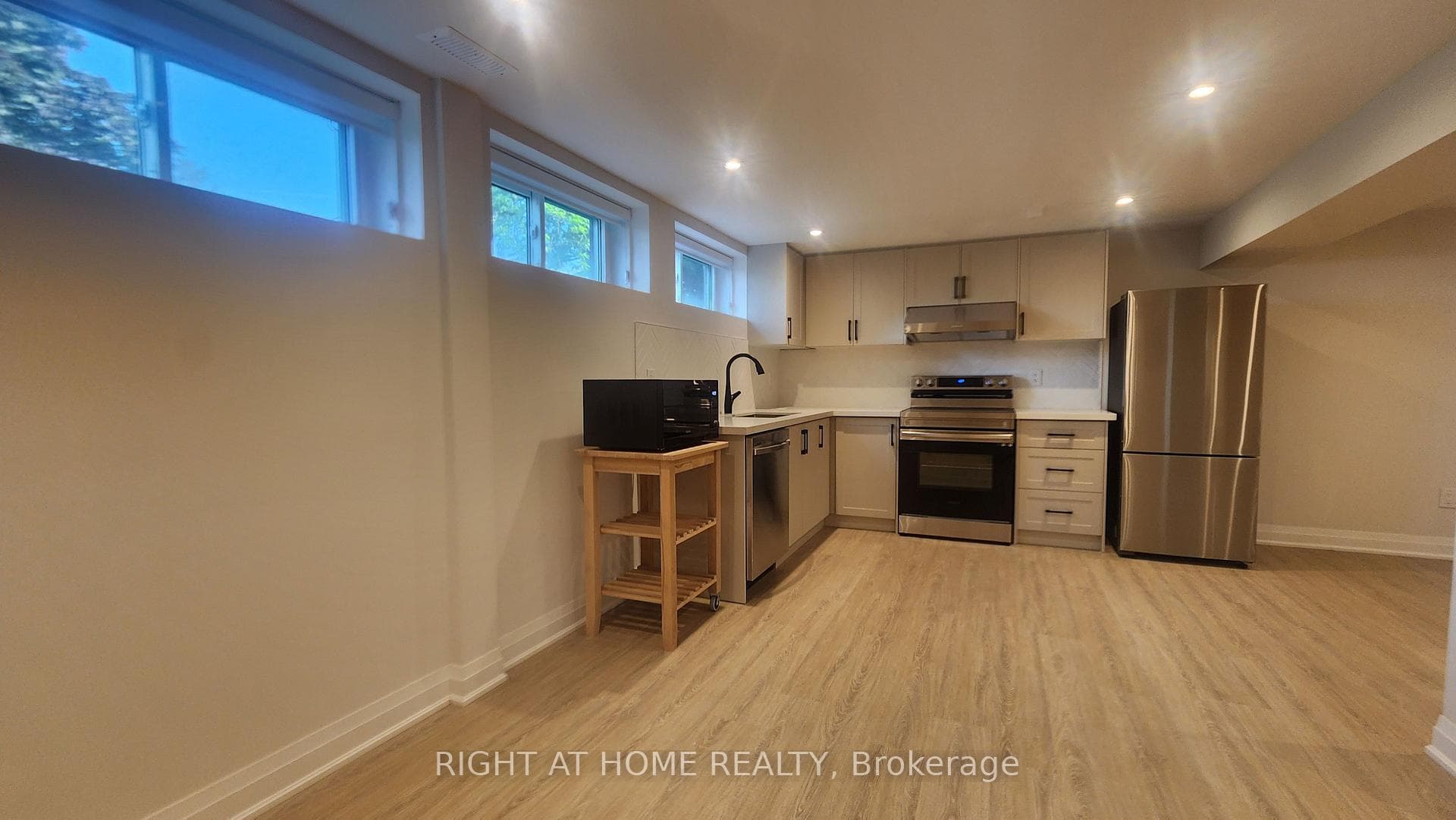 2427 Bonner Road Unit (Bsmt) photo 9